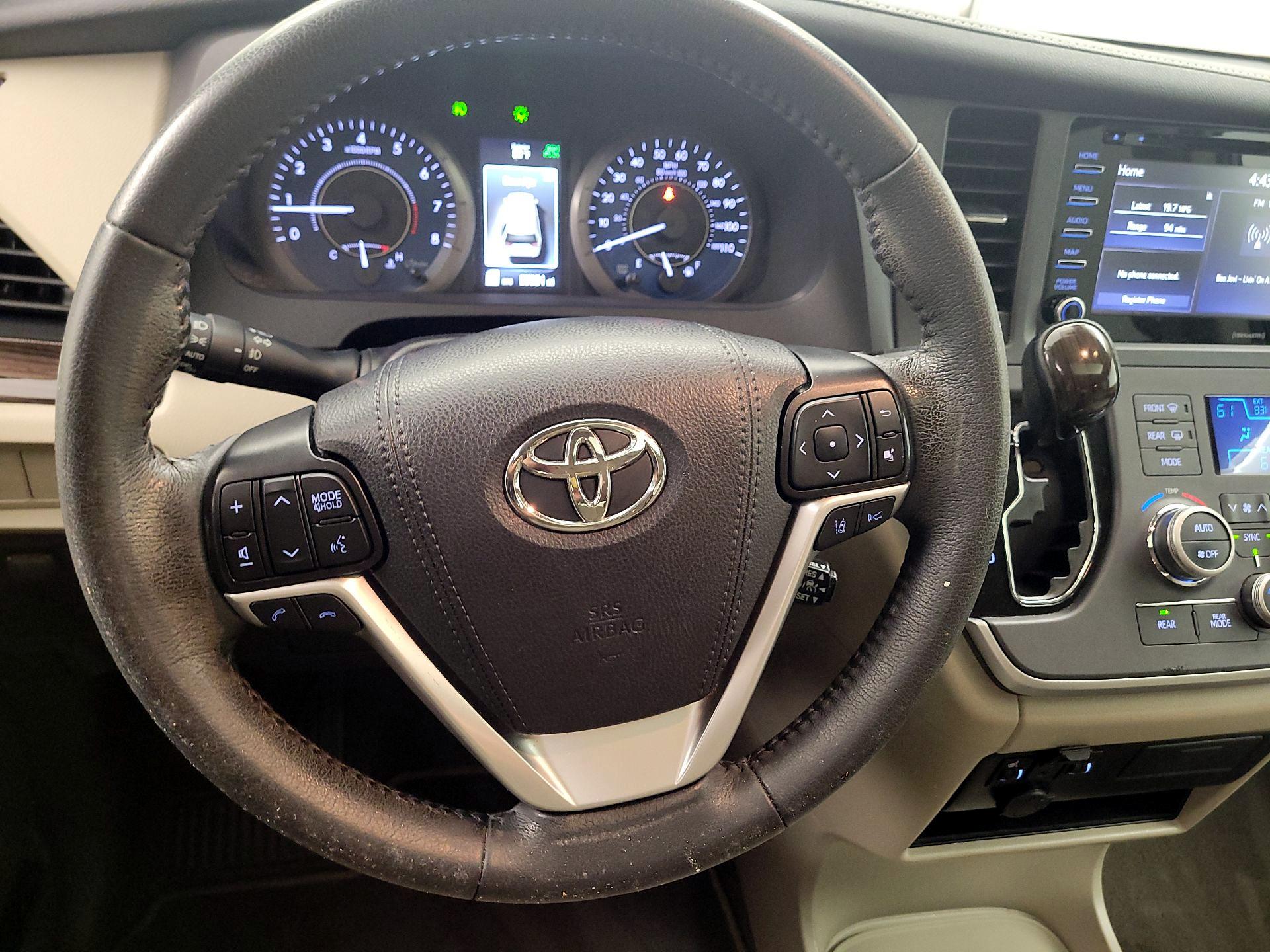 Thumbnail: 2020 Toyota Sienna - 10