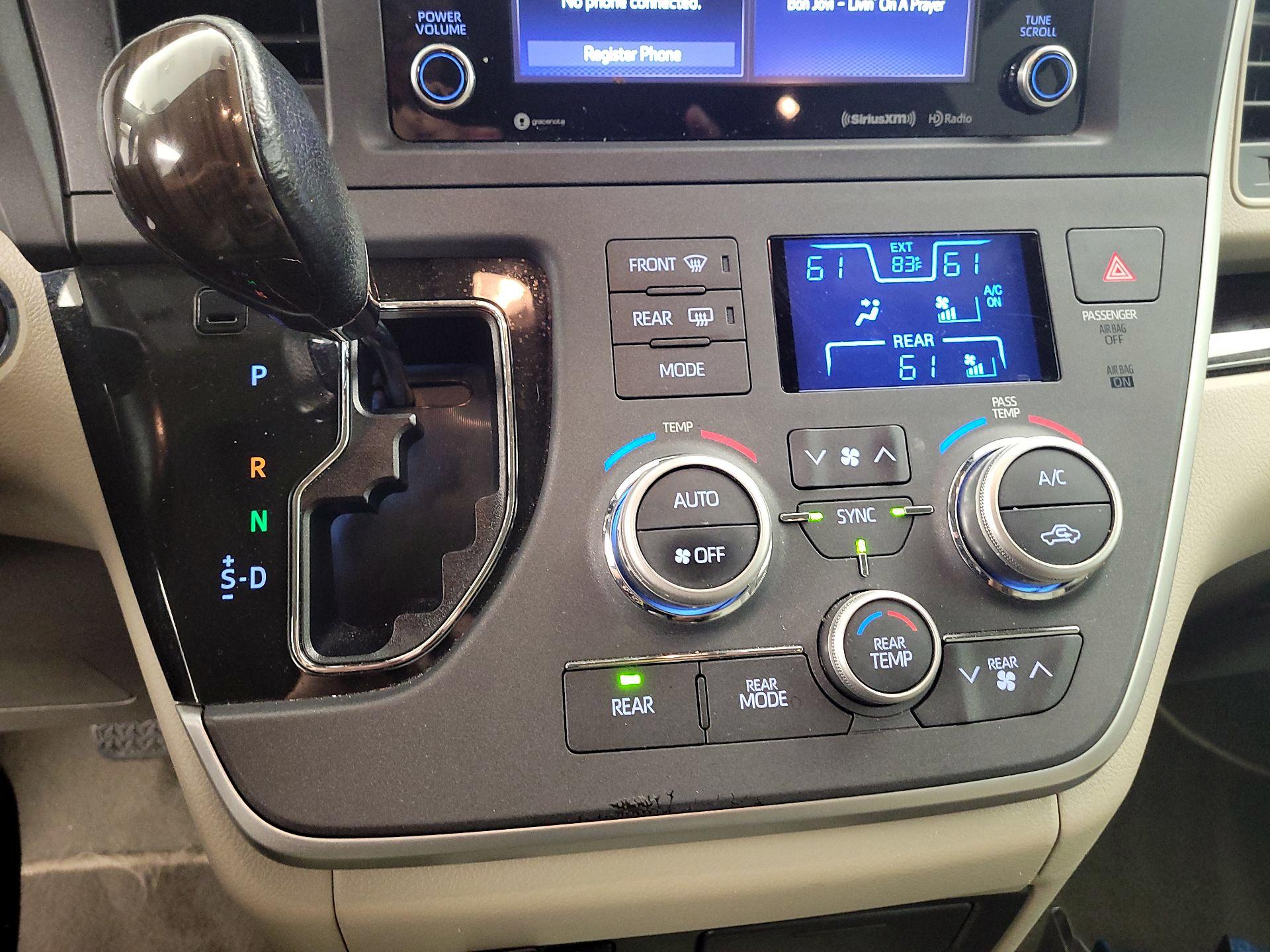 Thumbnail: 2020 Toyota Sienna - 16