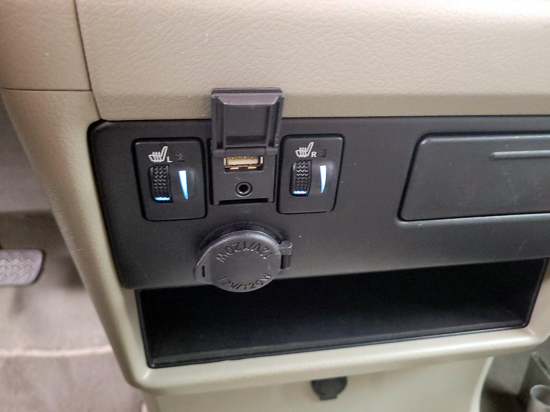 Thumbnail: 2020 Toyota Sienna - 18