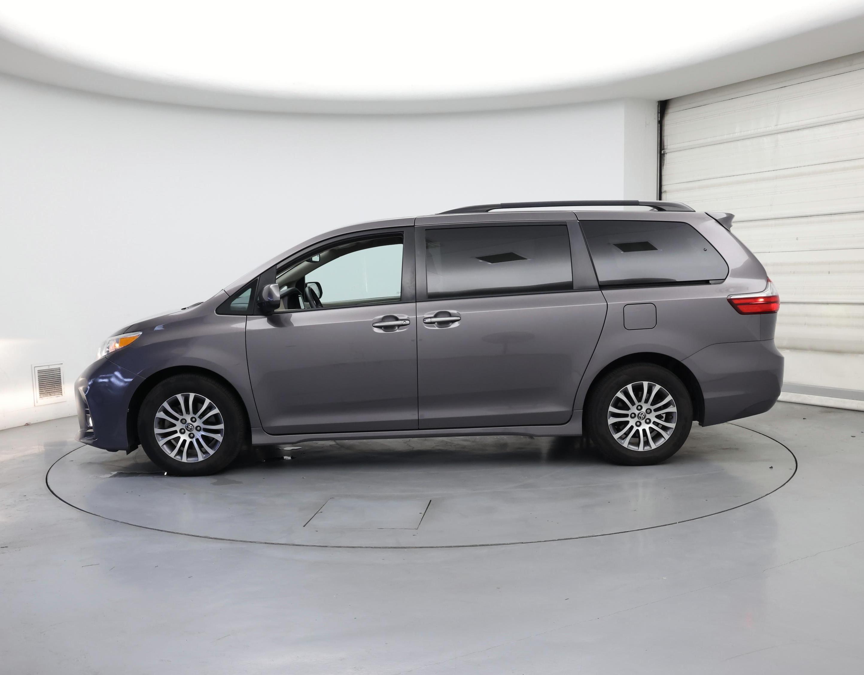 Thumbnail: 2020 Toyota Sienna - 3
