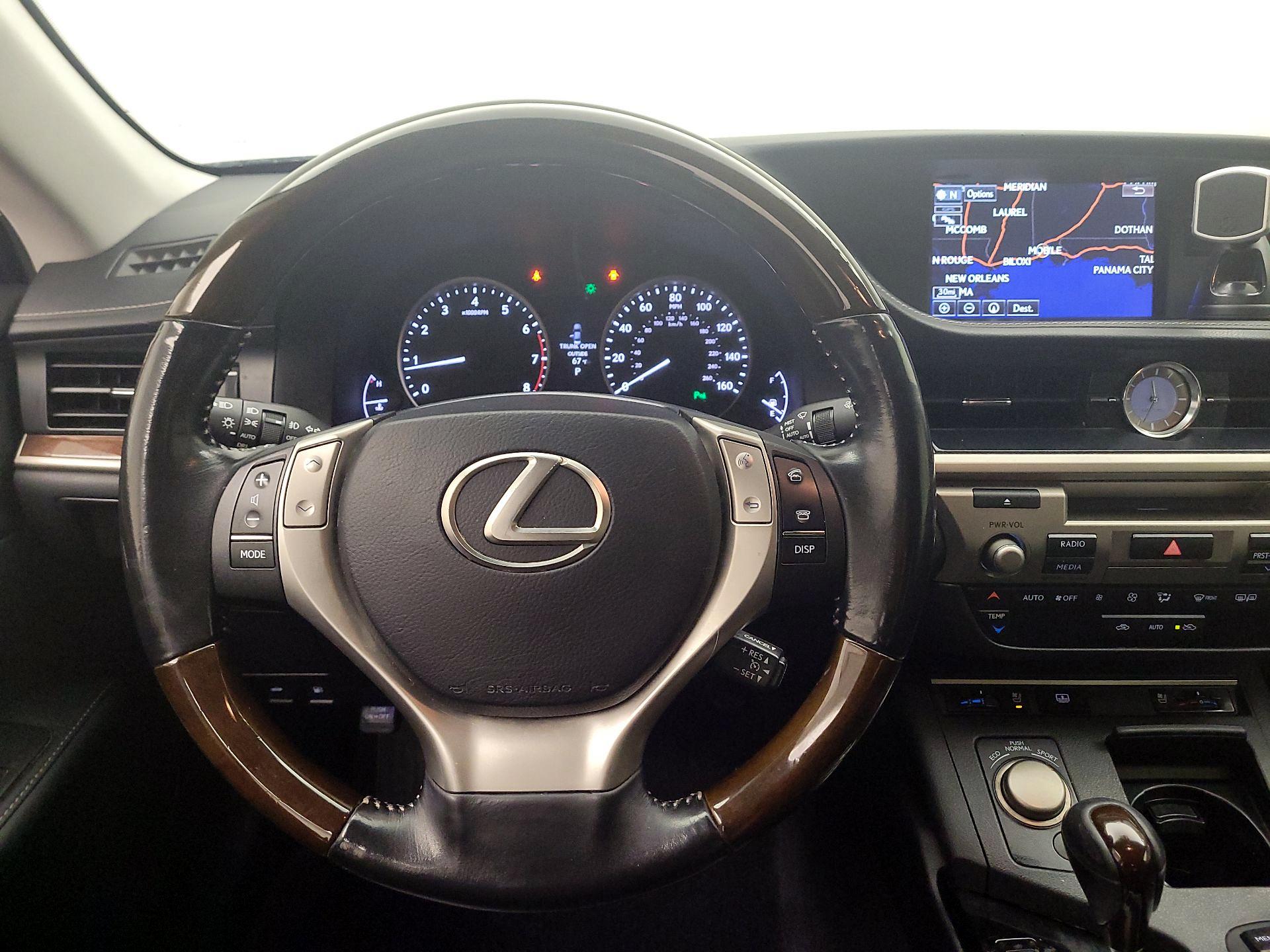 Thumbnail: 2015 Lexus ES - 10