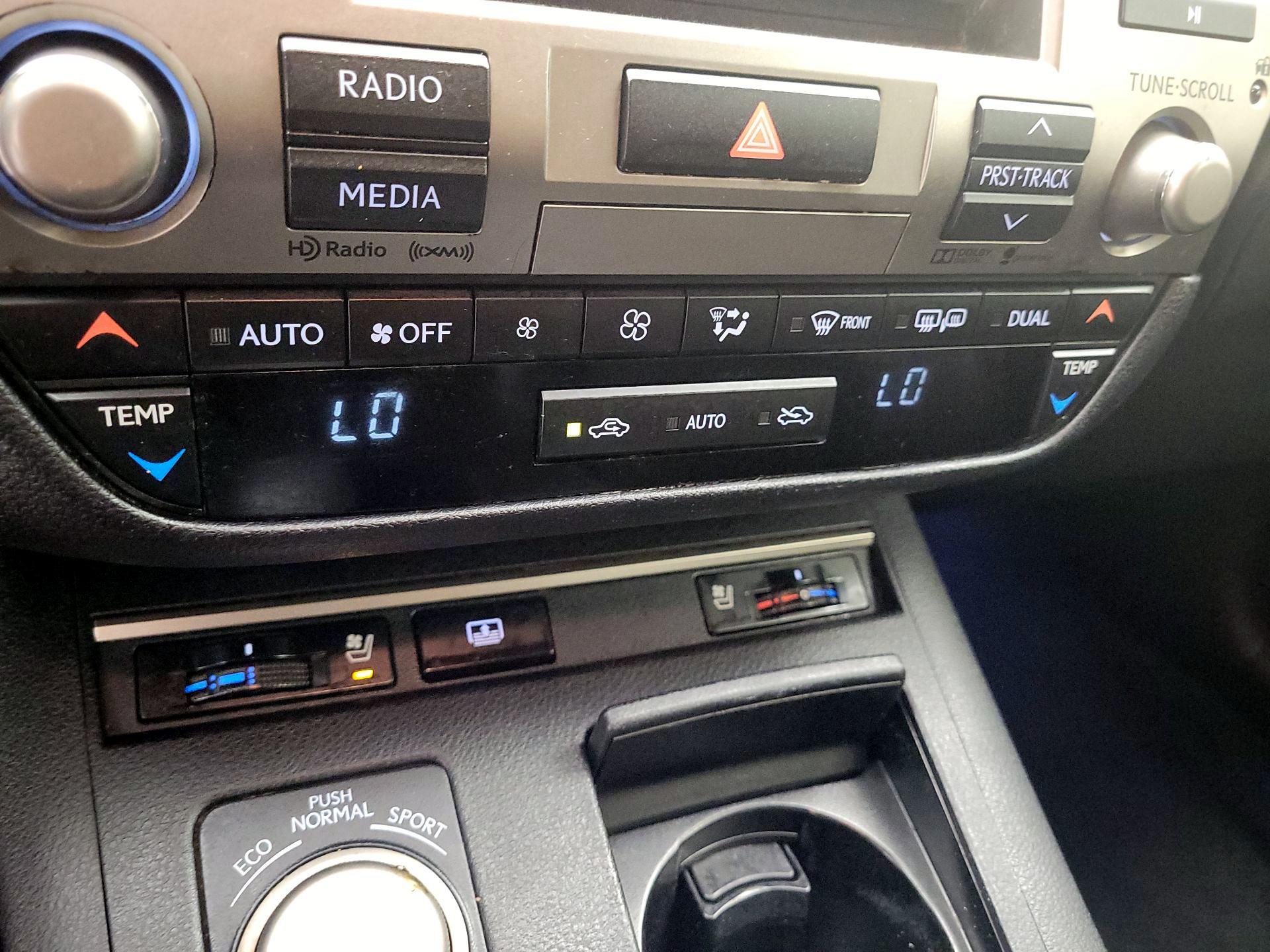 Thumbnail: 2015 Lexus ES - 14