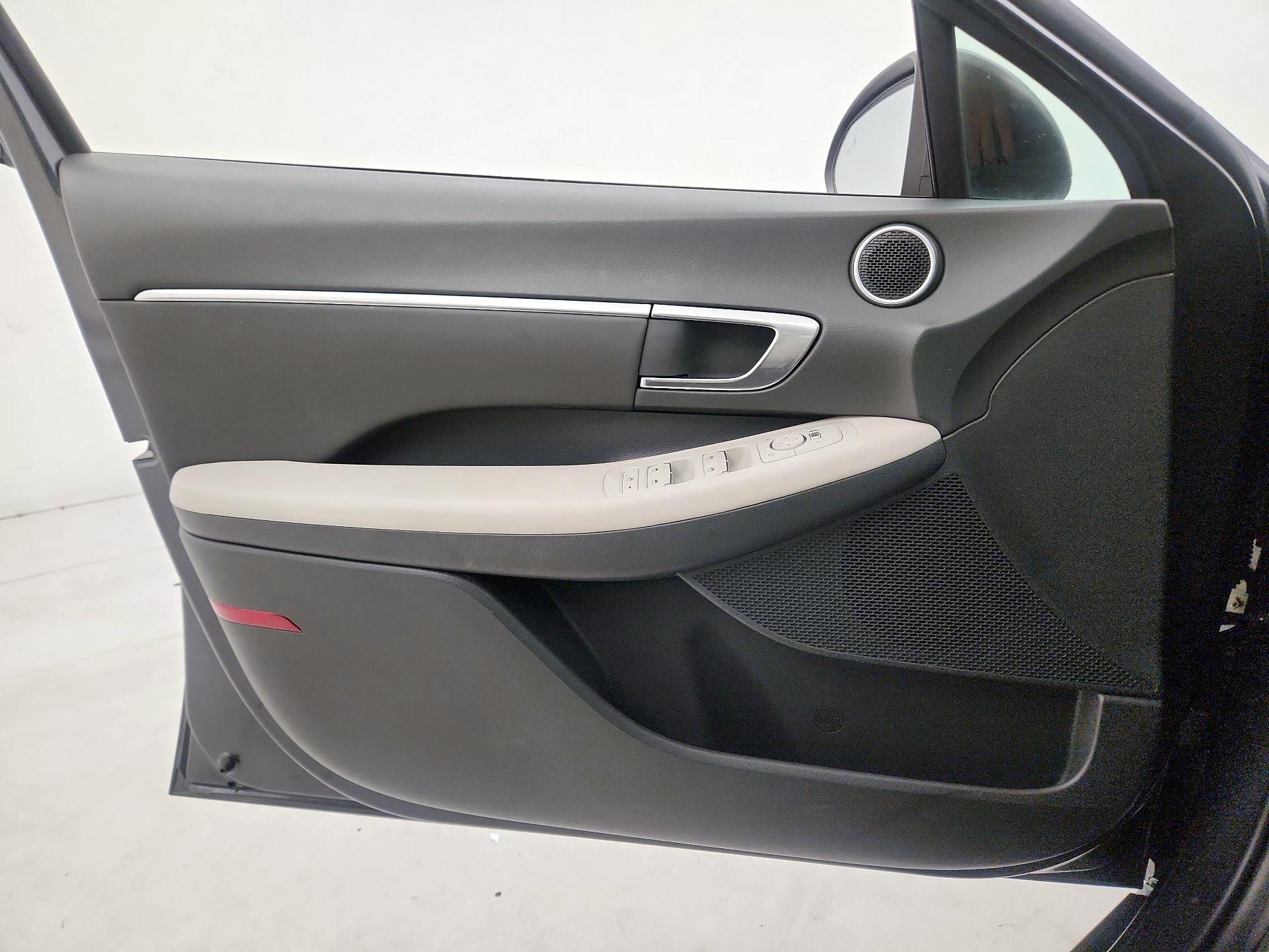 Thumbnail: 2023 Hyundai Sonata - 12