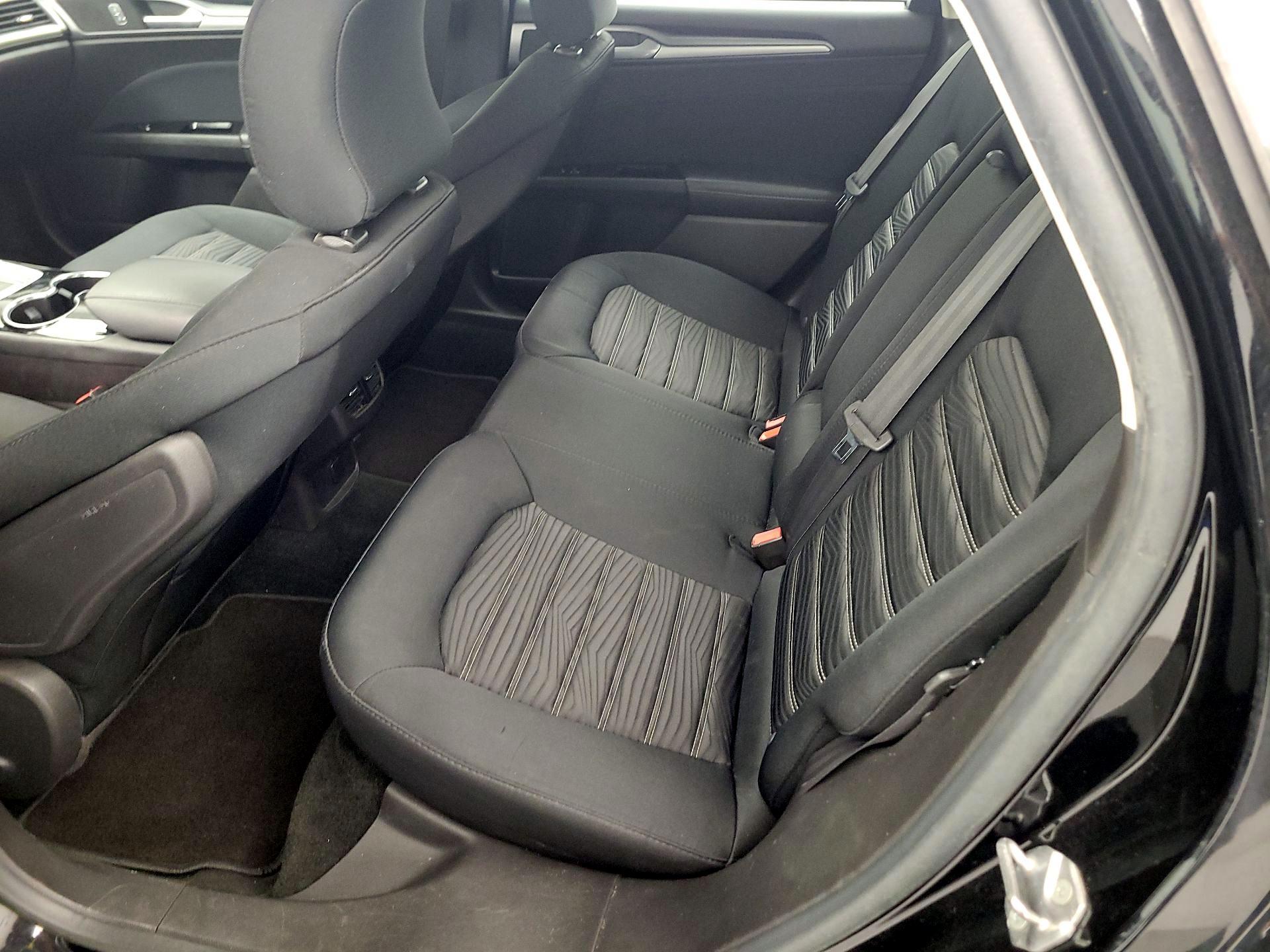 Thumbnail: 2016 Ford Fusion - 19