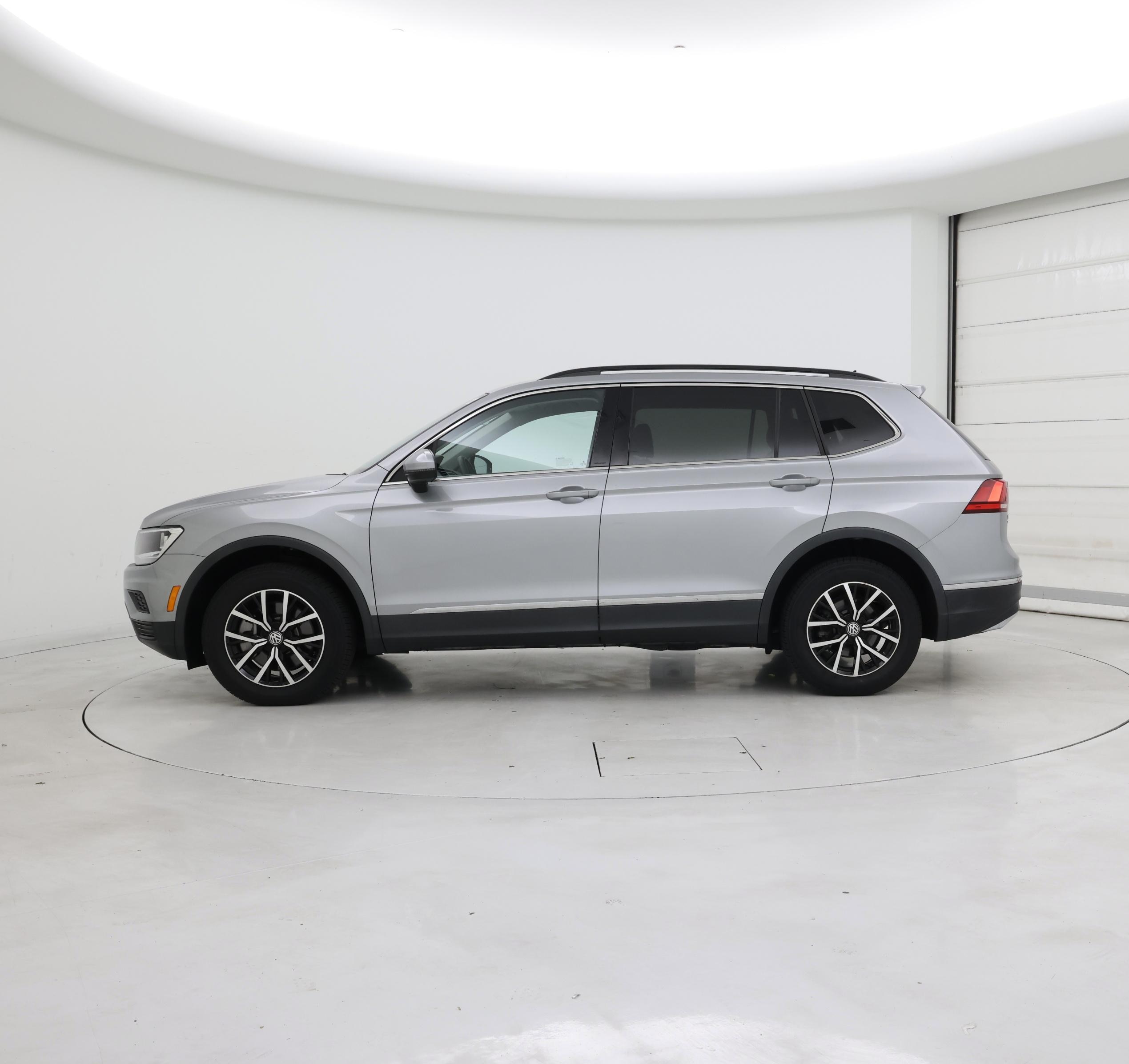 Thumbnail: 2021 Volkswagen Tiguan - 3