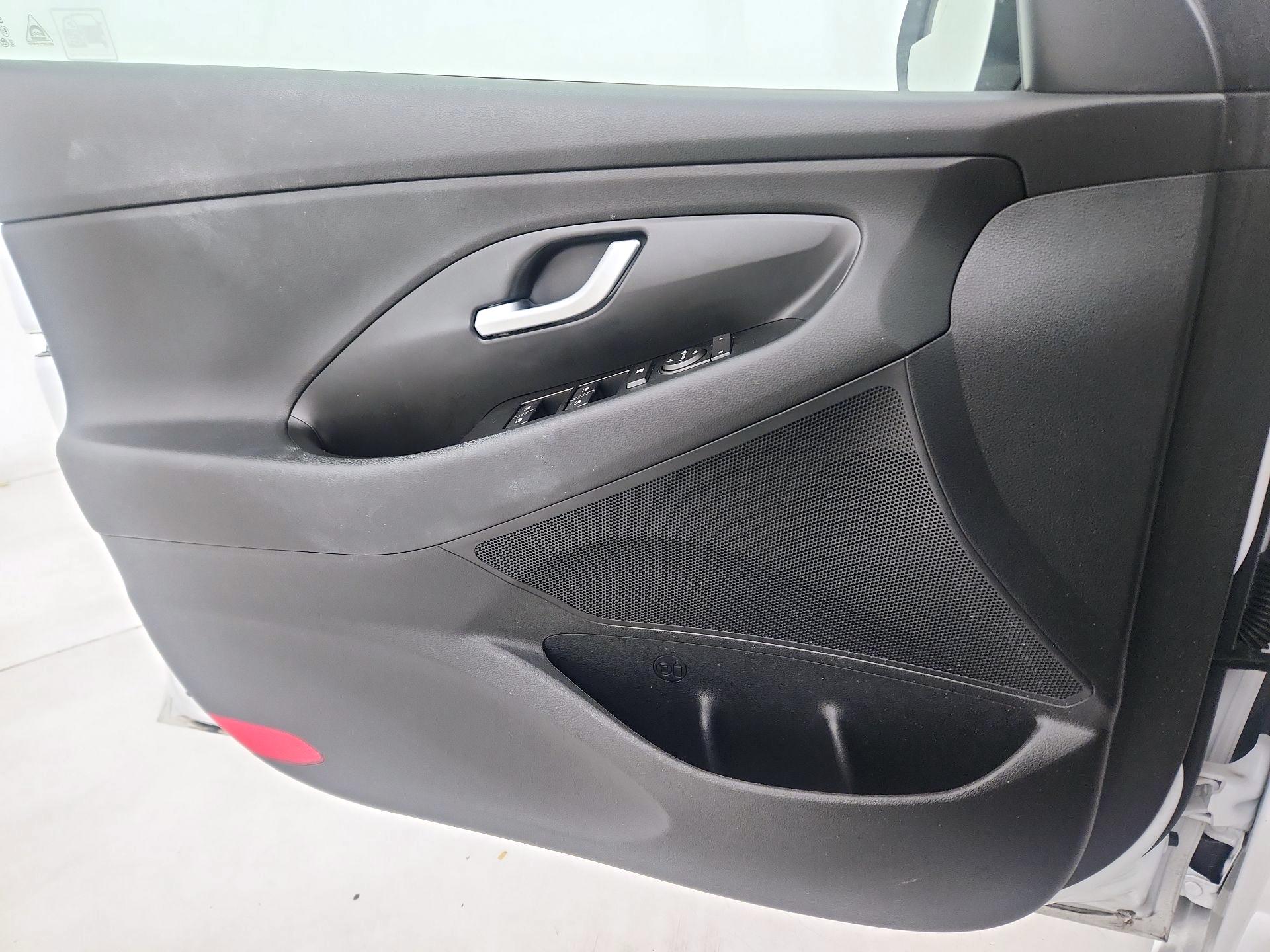 Thumbnail: 2019 Hyundai Elantra - 12