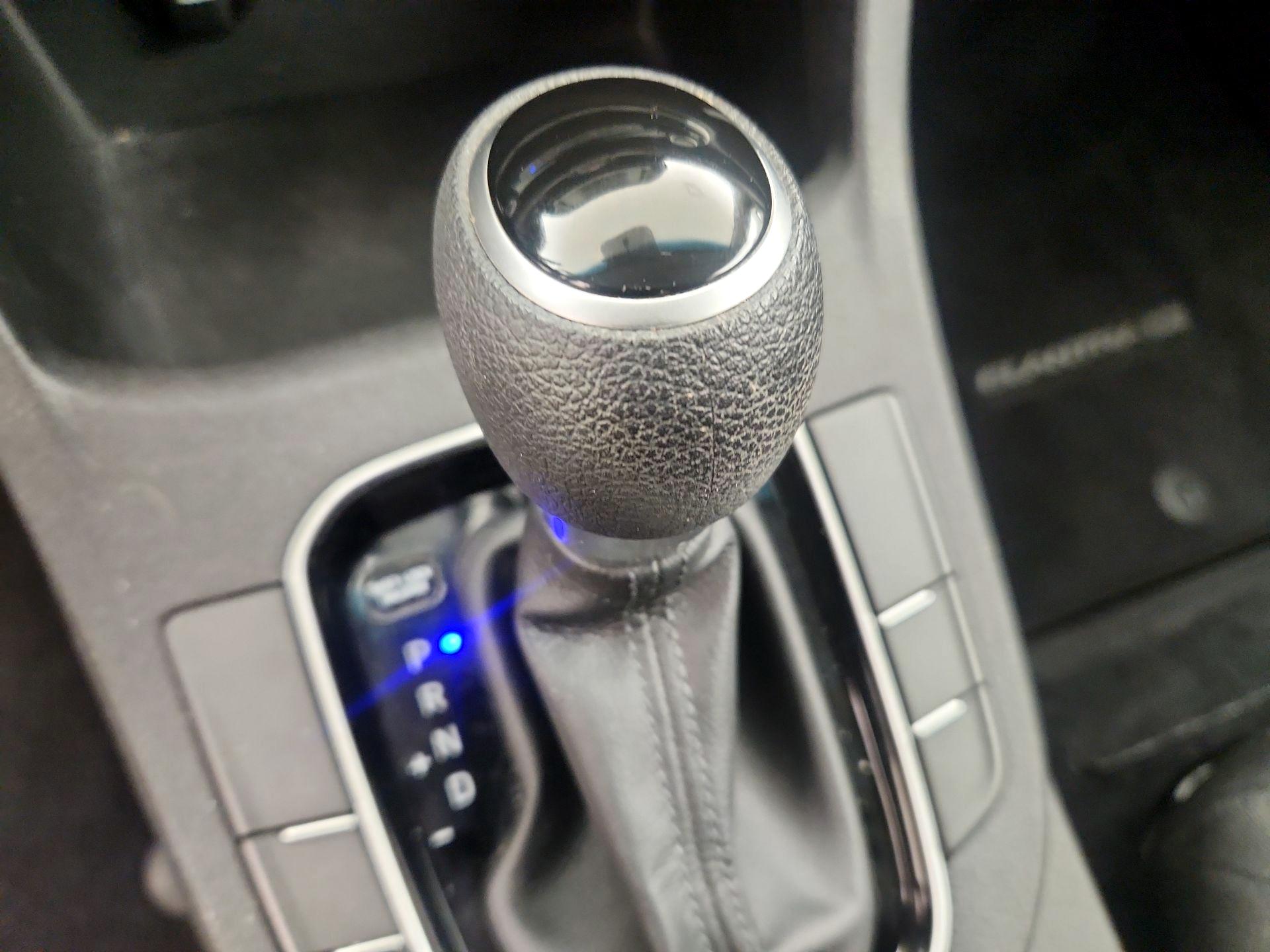 Thumbnail: 2019 Hyundai Elantra - 17