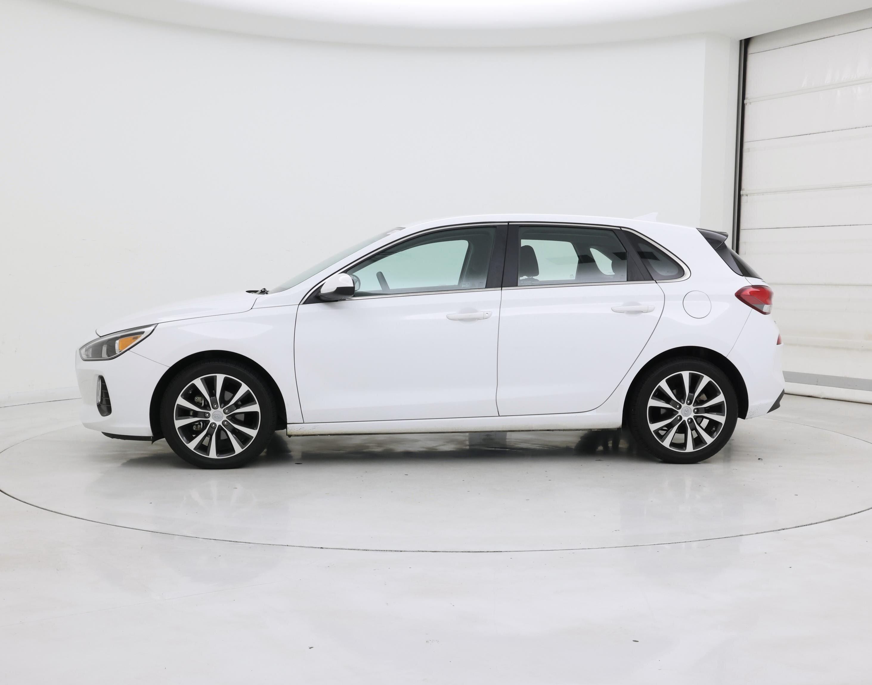 Thumbnail: 2019 Hyundai Elantra - 3