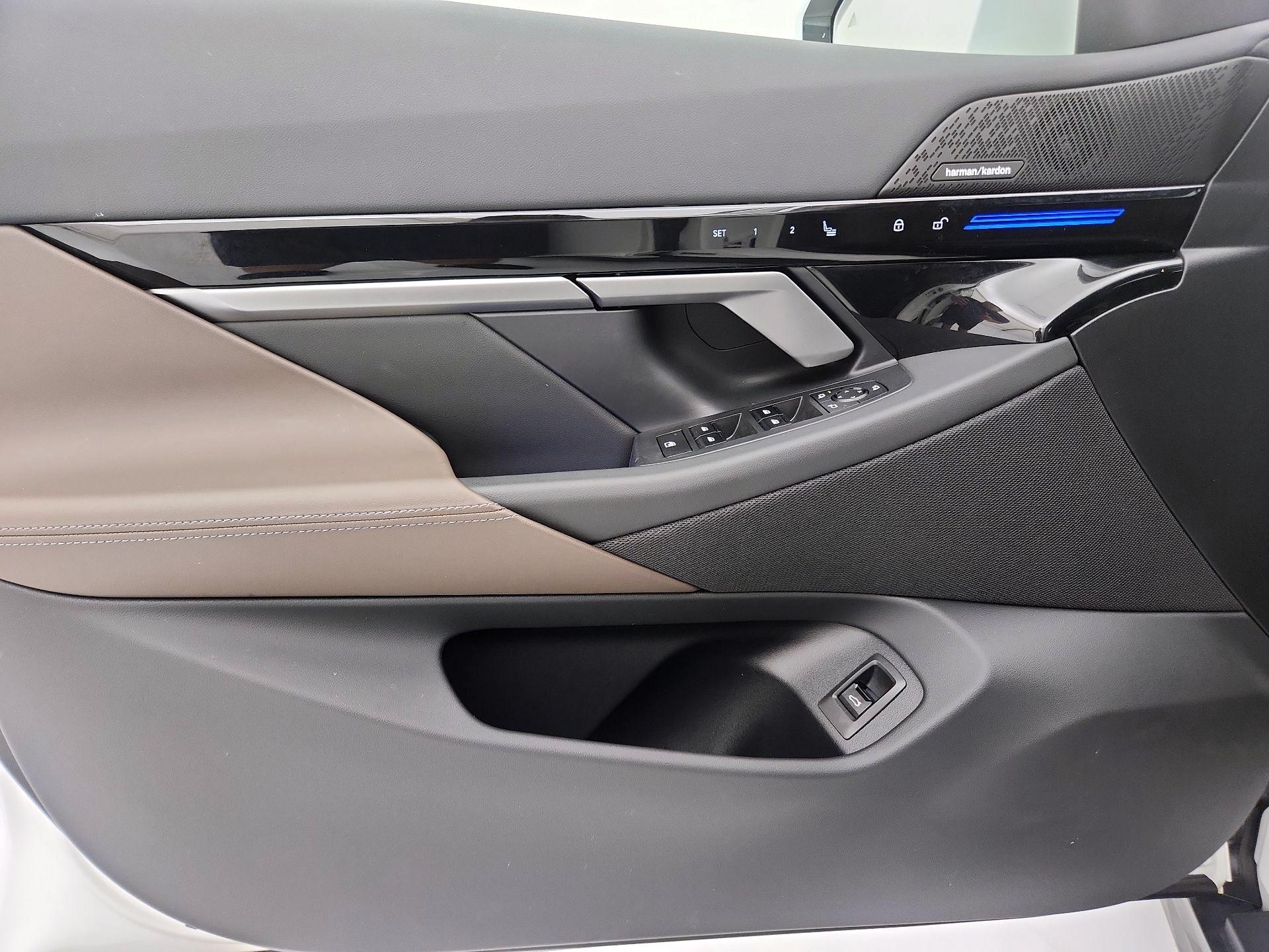 Thumbnail: 2024 BMW 5 Series - 12