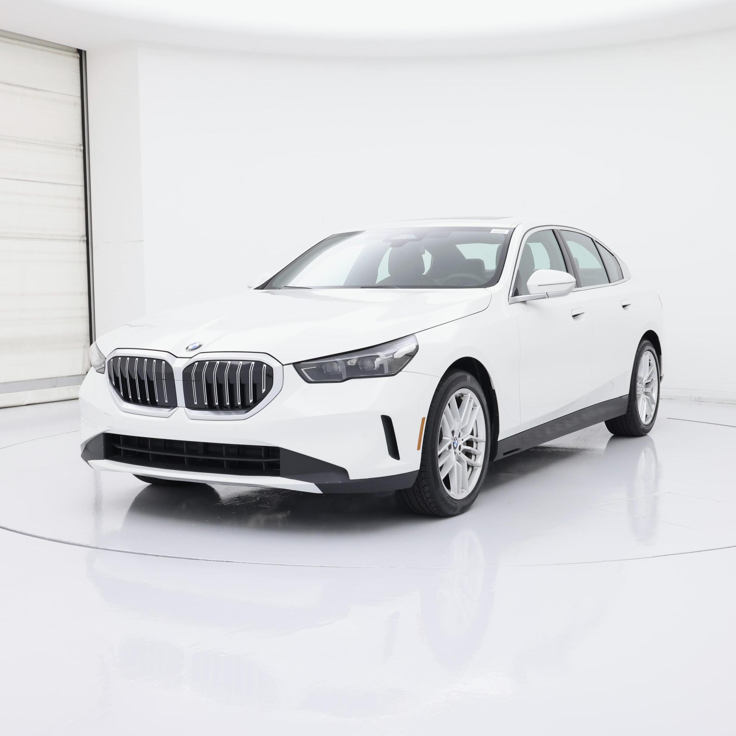Thumbnail: 2024 BMW 5 Series - 4