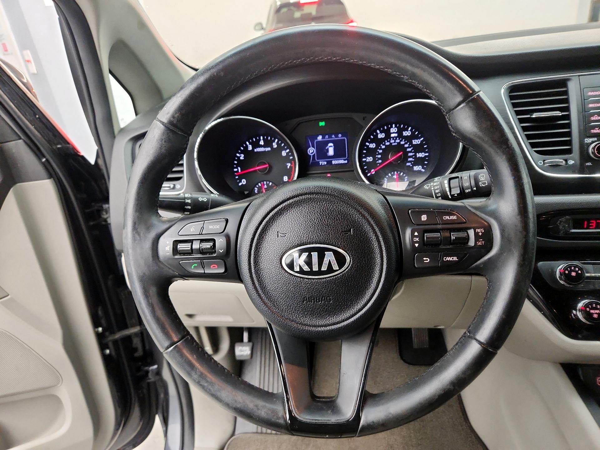 Thumbnail: 2017 Kia Sedona - 10