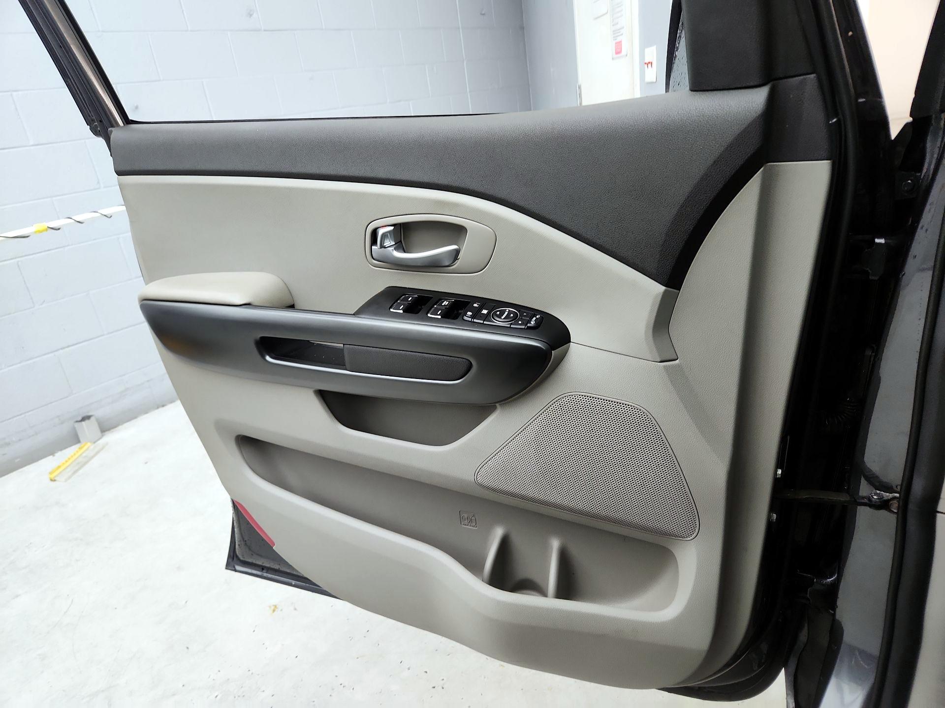 Thumbnail: 2017 Kia Sedona - 12