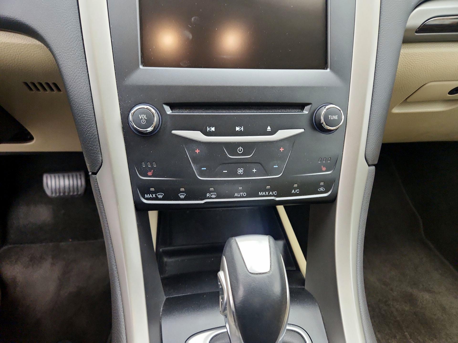 Thumbnail: 2014 Ford Fusion - 16