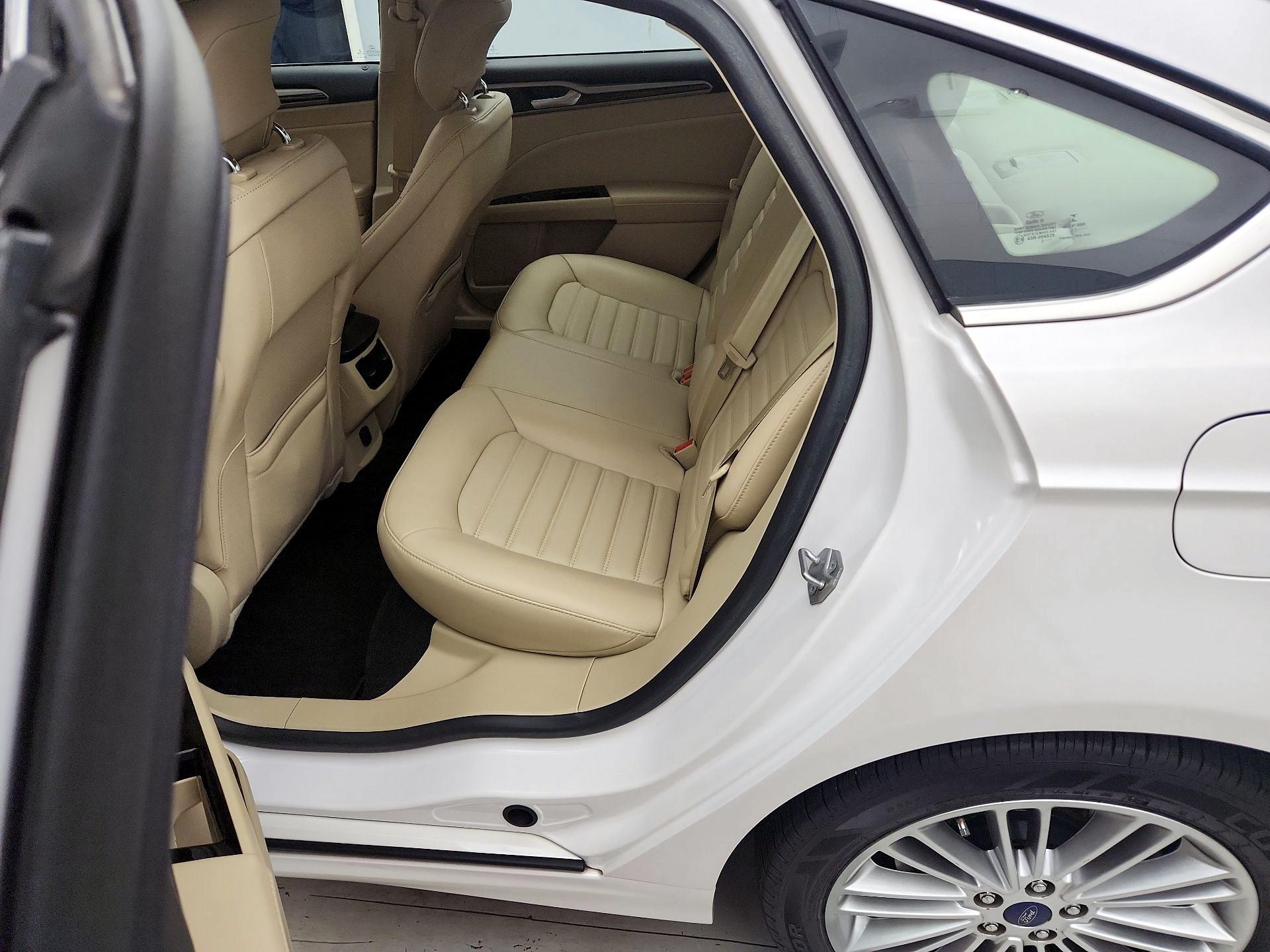 Thumbnail: 2014 Ford Fusion - 19