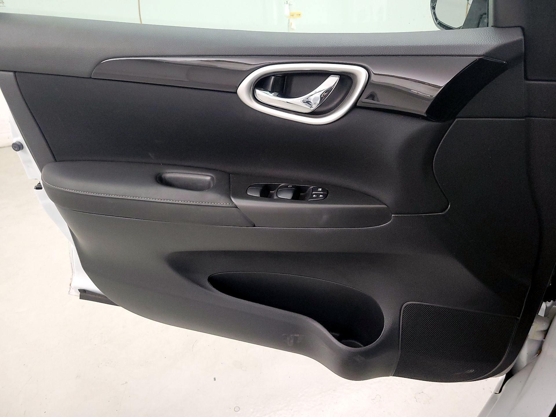 Thumbnail: 2019 Nissan Sentra - 10