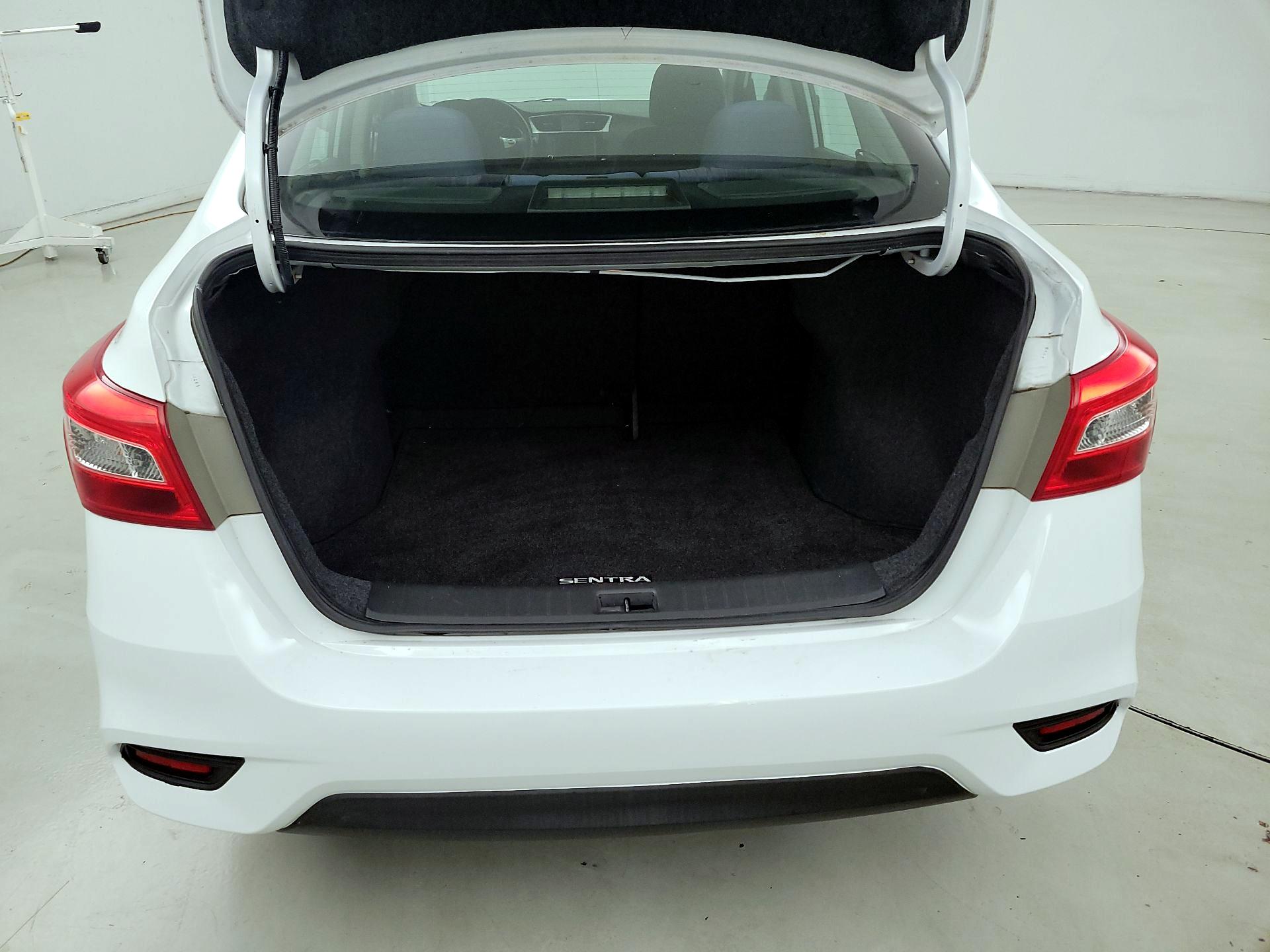 Thumbnail: 2019 Nissan Sentra - 18