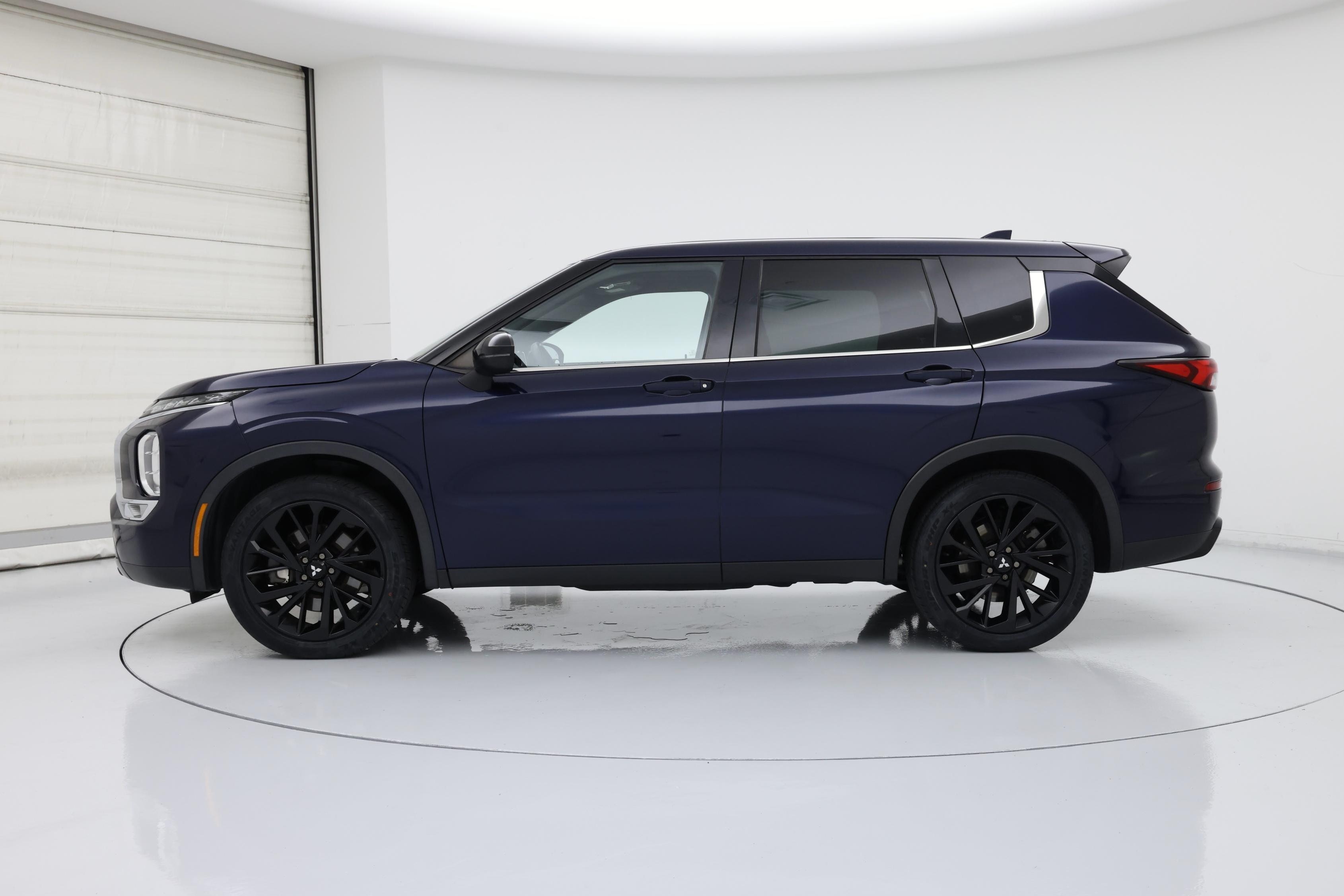 Thumbnail: 2022 Mitsubishi Outlander - 3