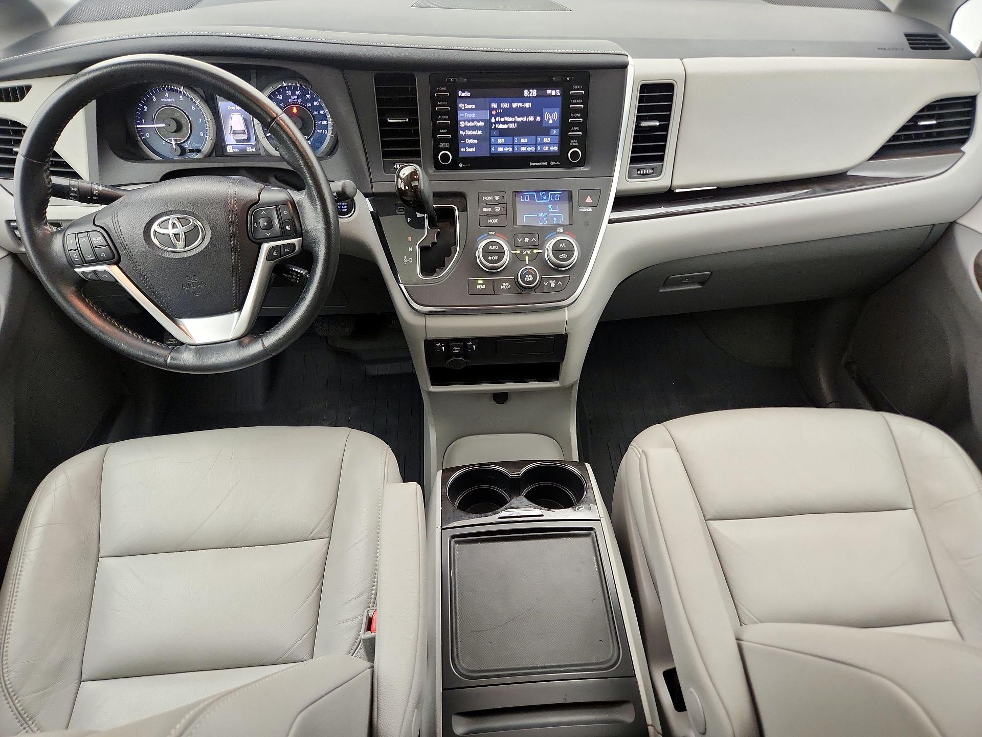 Thumbnail: 2018 Toyota Sienna - 9