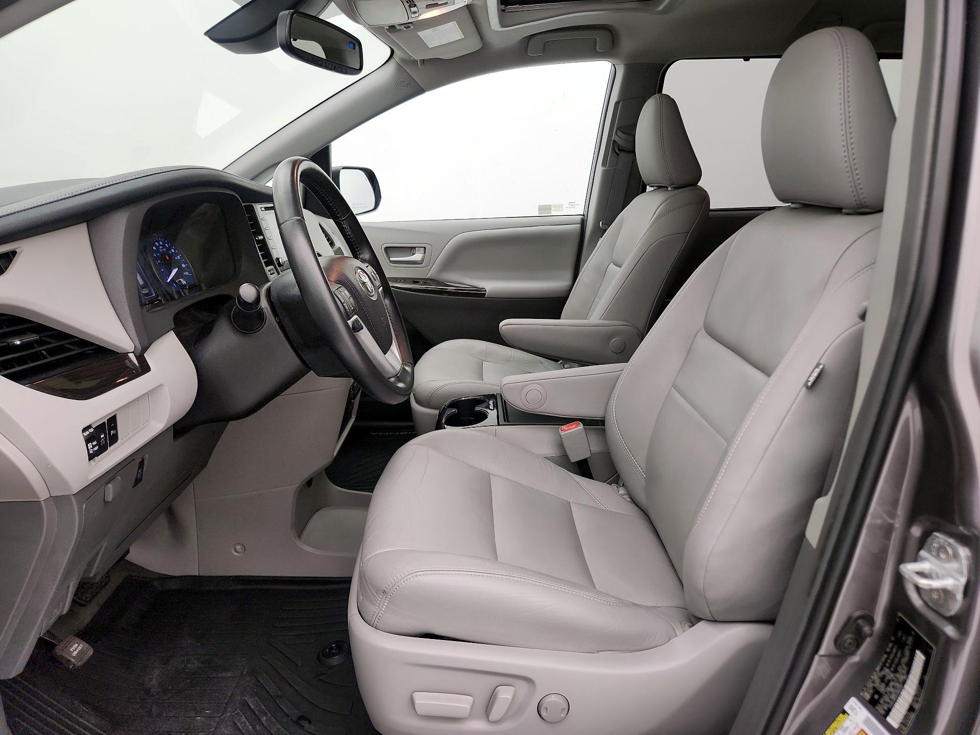 Thumbnail: 2018 Toyota Sienna - 11