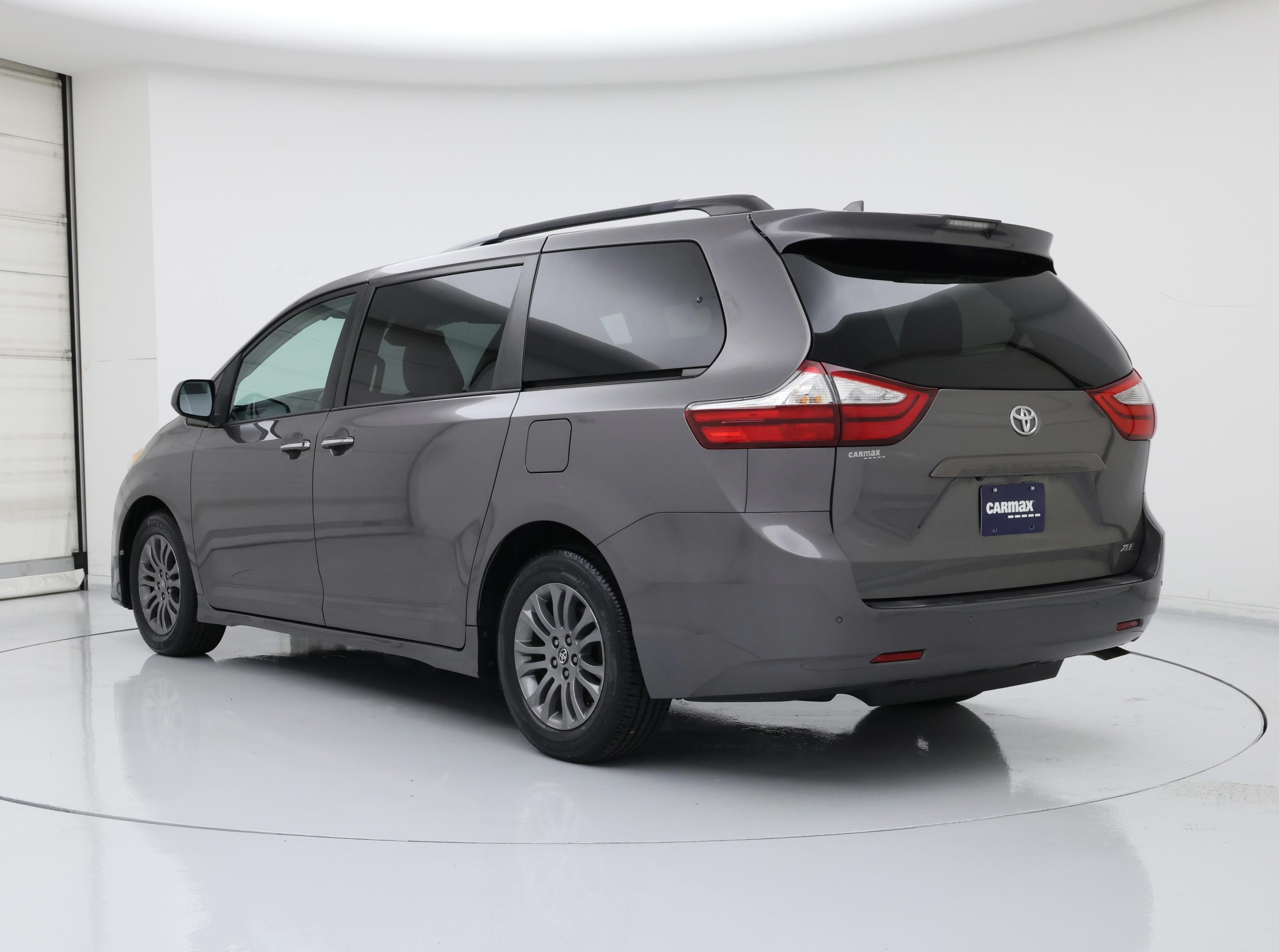 Thumbnail: 2018 Toyota Sienna - 2