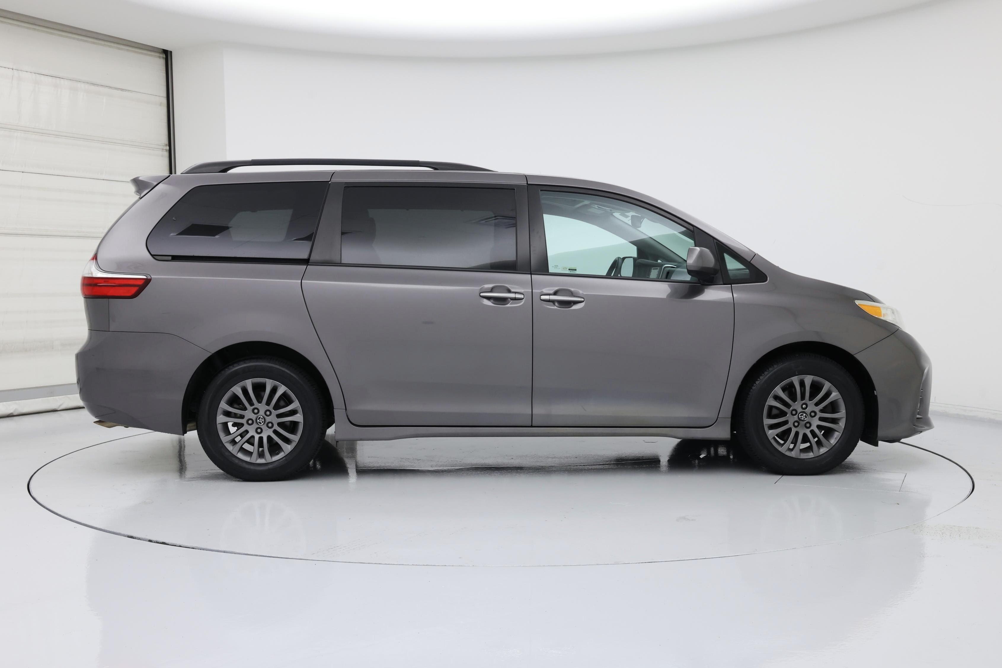 Thumbnail: 2018 Toyota Sienna - 7