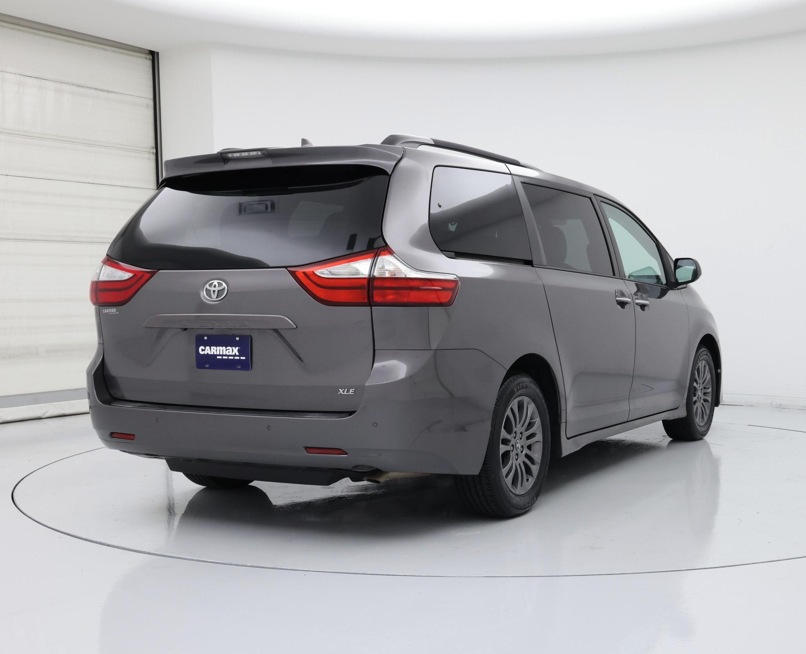 Thumbnail: 2018 Toyota Sienna - 8