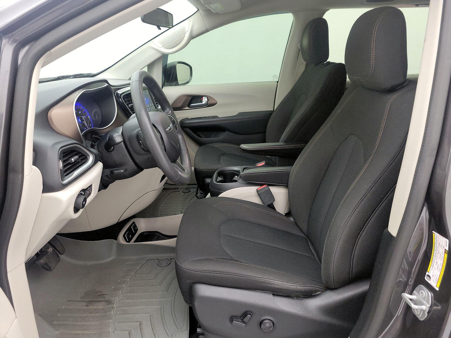 Thumbnail: 2018 Chrysler Pacifica - 11