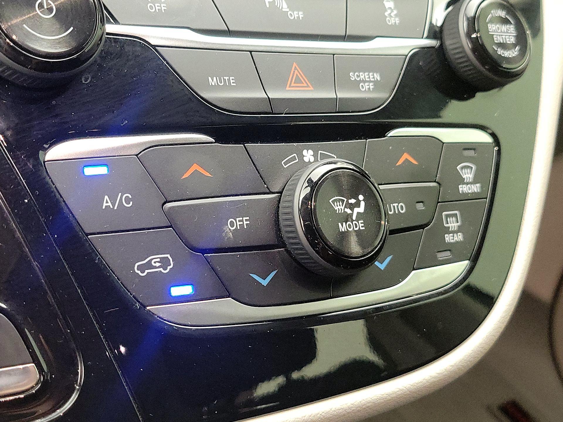 Thumbnail: 2018 Chrysler Pacifica - 16