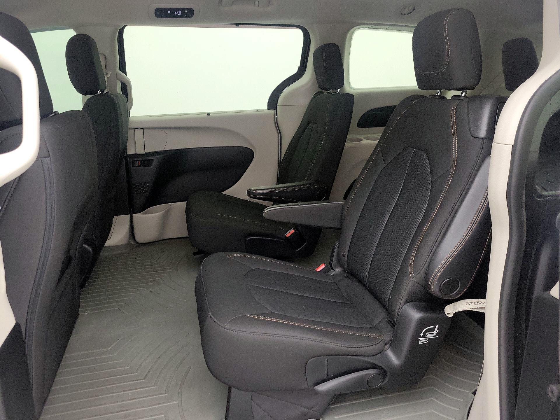 Thumbnail: 2018 Chrysler Pacifica - 19