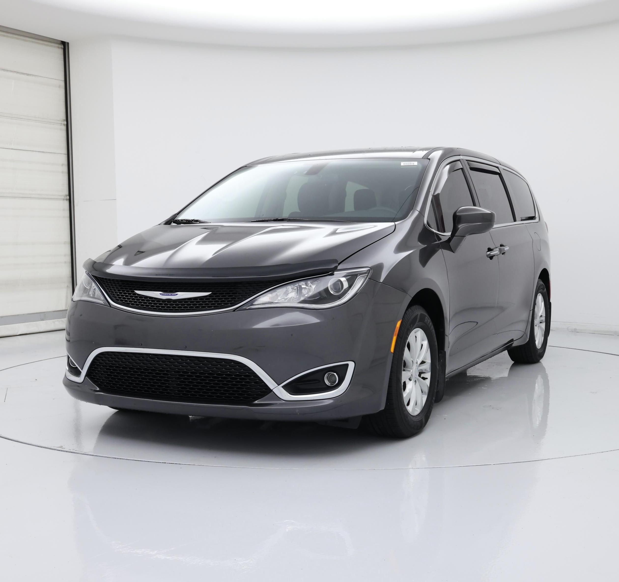 Thumbnail: 2018 Chrysler Pacifica - 4