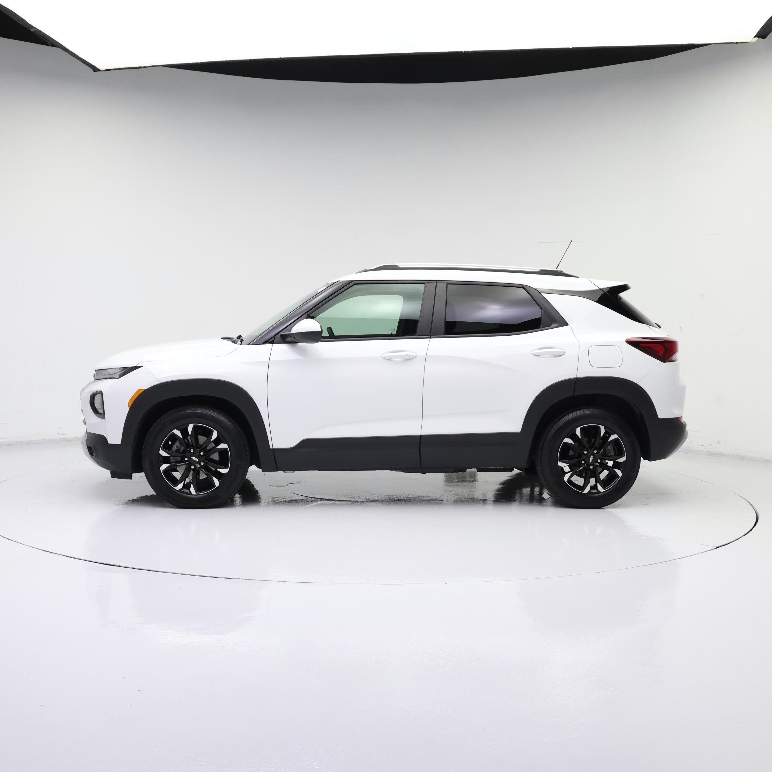 Thumbnail: 2023 Chevrolet TrailBlazer - 3