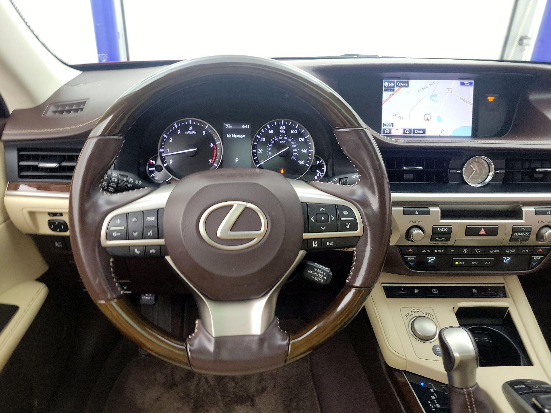 Thumbnail: 2016 Lexus ES - 10