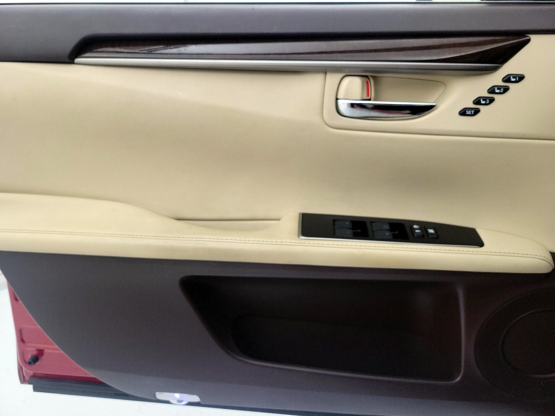 Thumbnail: 2016 Lexus ES - 12