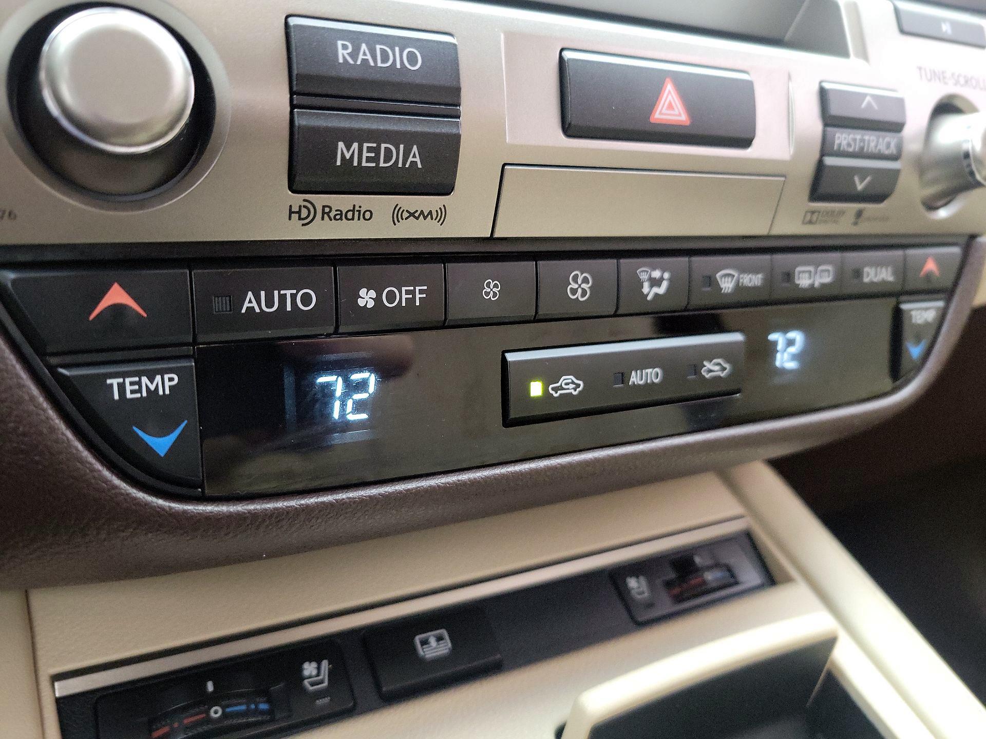 Thumbnail: 2016 Lexus ES - 17