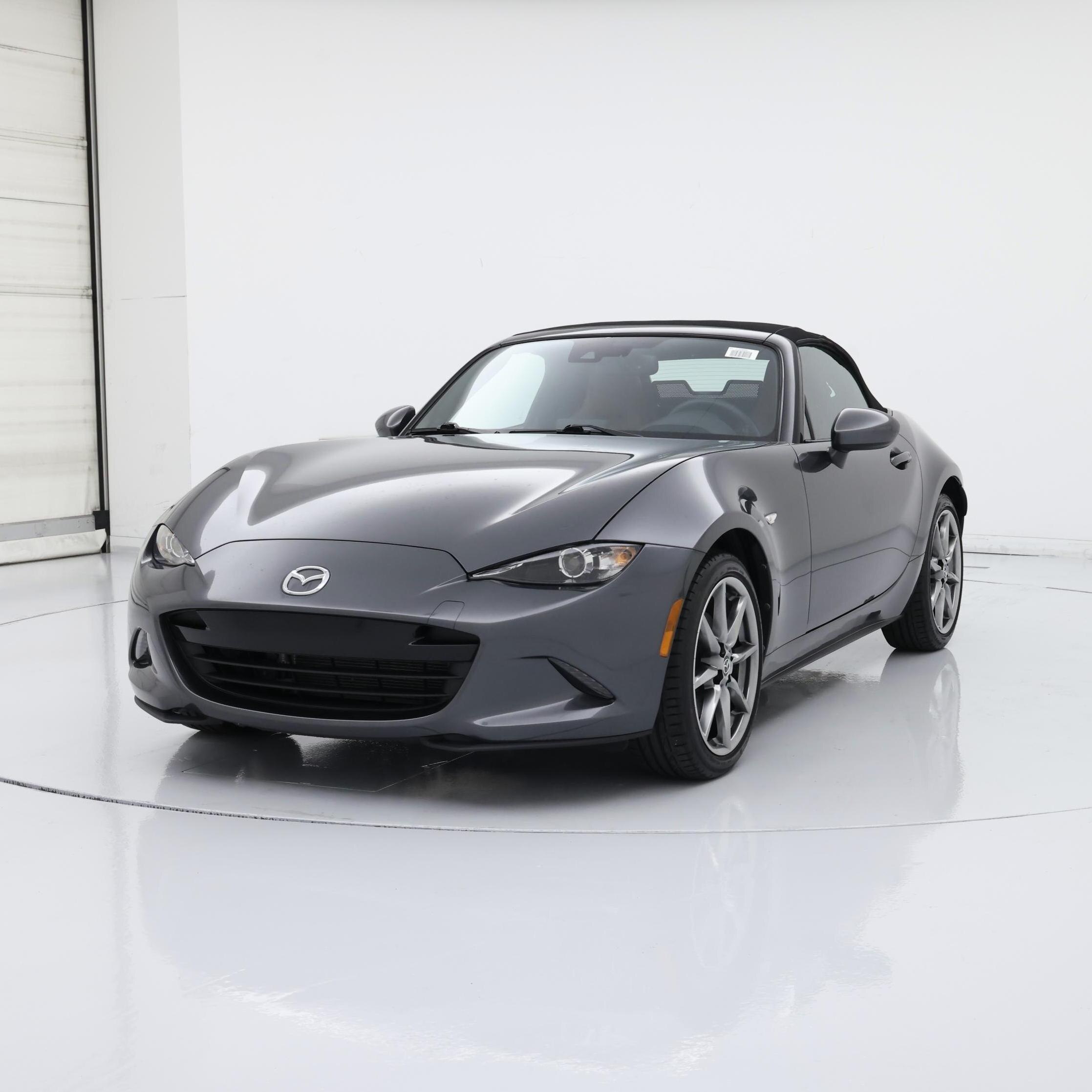 Thumbnail: 2022 Mazda MX-5 Miata - 4