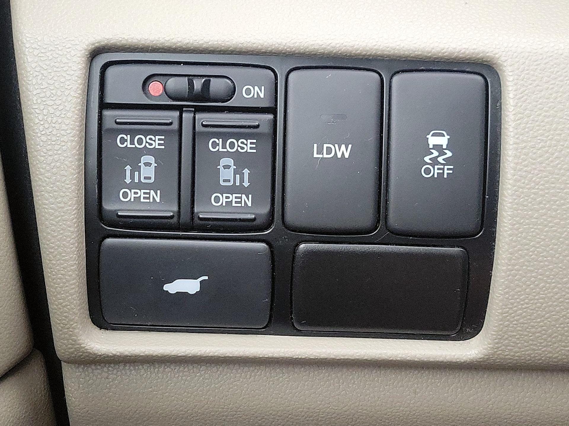 Thumbnail: 2015 Honda Odyssey - 13