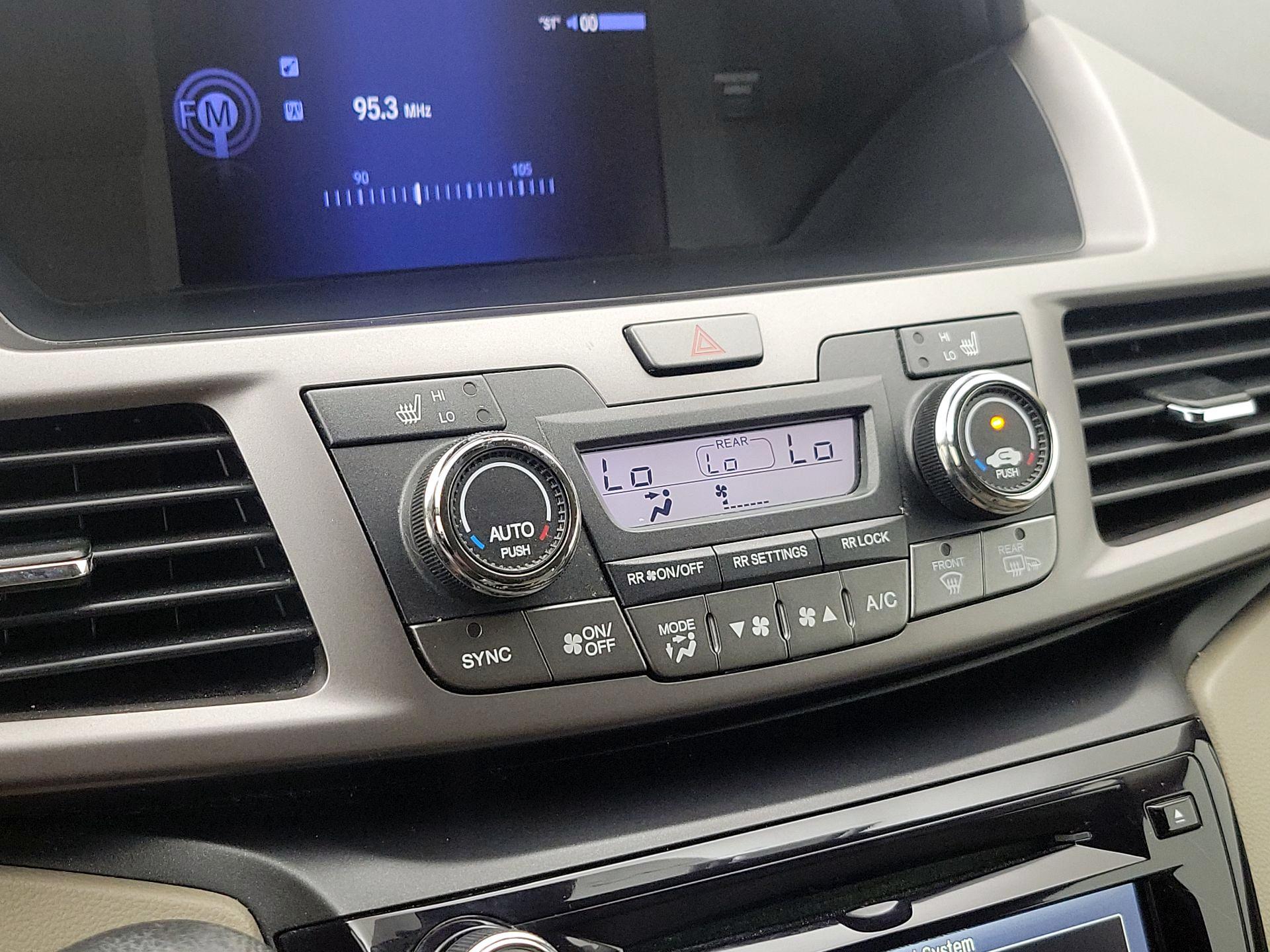 Thumbnail: 2015 Honda Odyssey - 16