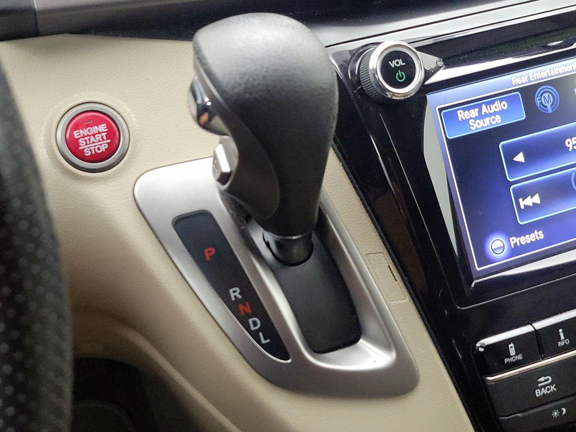 Thumbnail: 2015 Honda Odyssey - 17