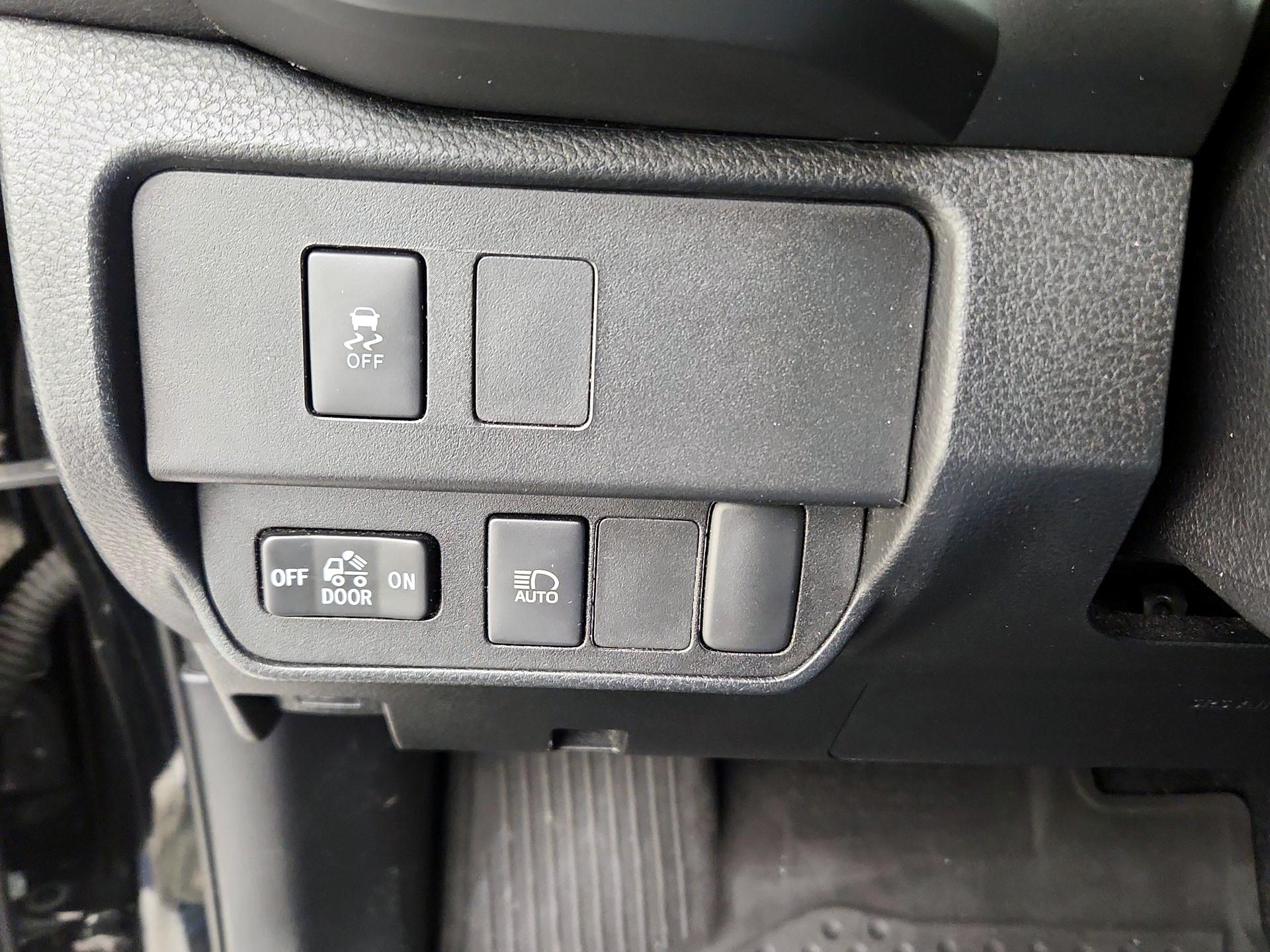 Thumbnail: 2020 Toyota Tacoma - 13