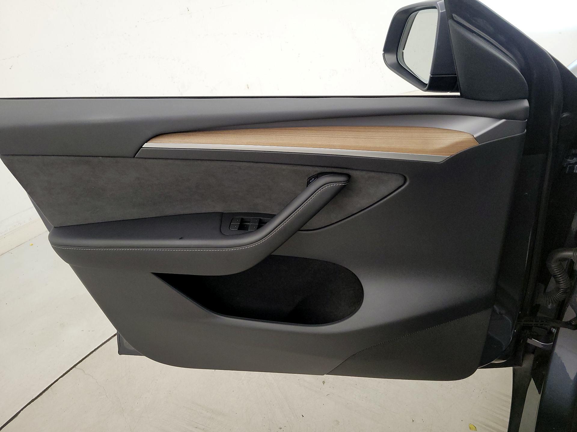 Thumbnail: 2022 Tesla Model Y - 12