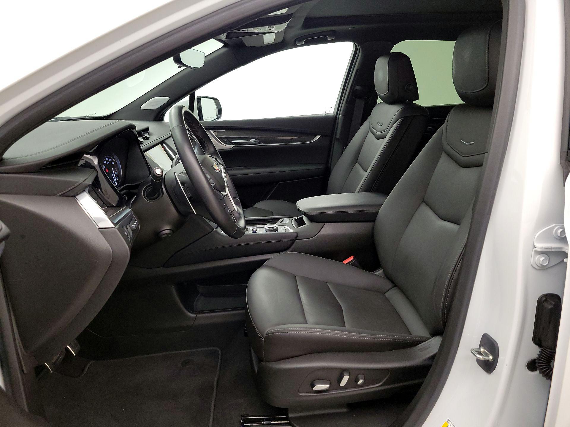 Thumbnail: 2023 Cadillac XT5 - 11