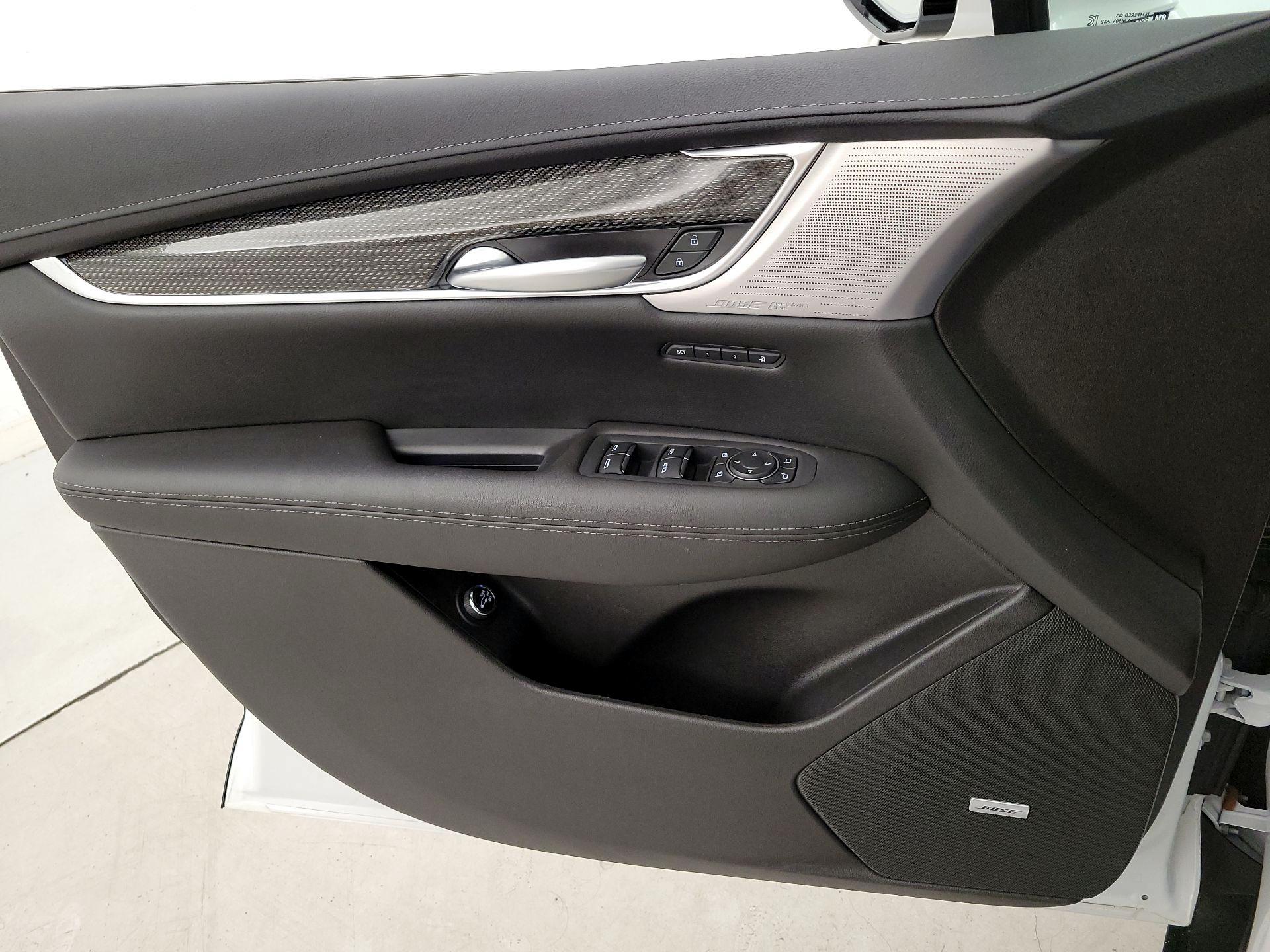 Thumbnail: 2023 Cadillac XT5 - 12