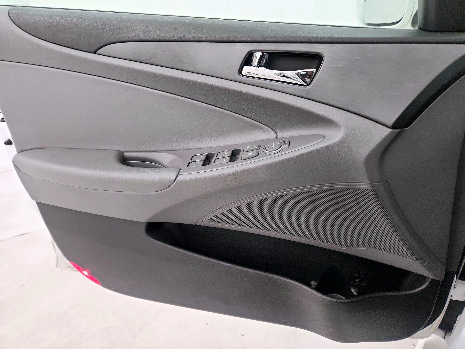 Thumbnail: 2014 Hyundai Sonata - 12