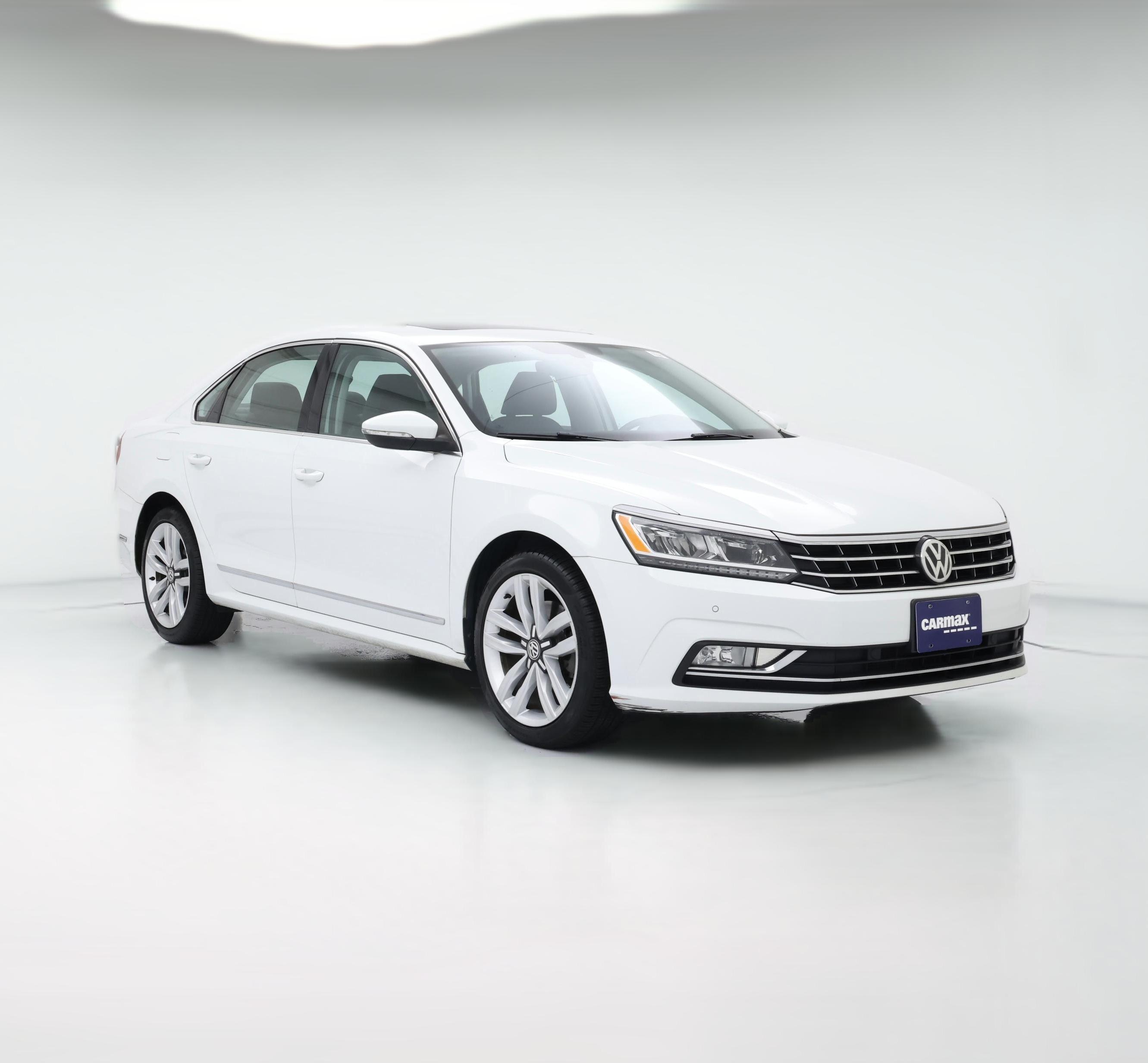 Thumbnail: 2017 Volkswagen Passat - 1