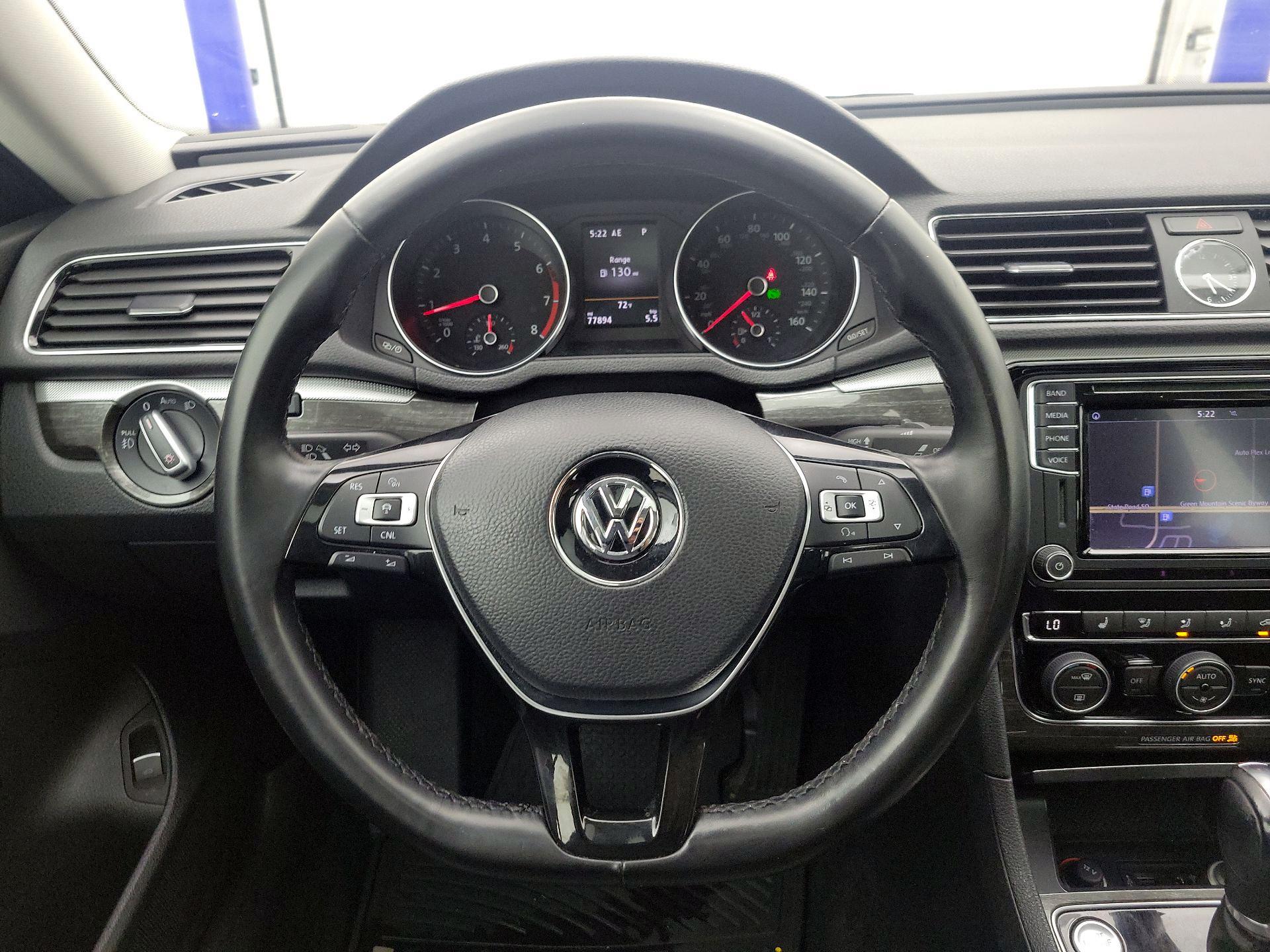 Thumbnail: 2017 Volkswagen Passat - 10
