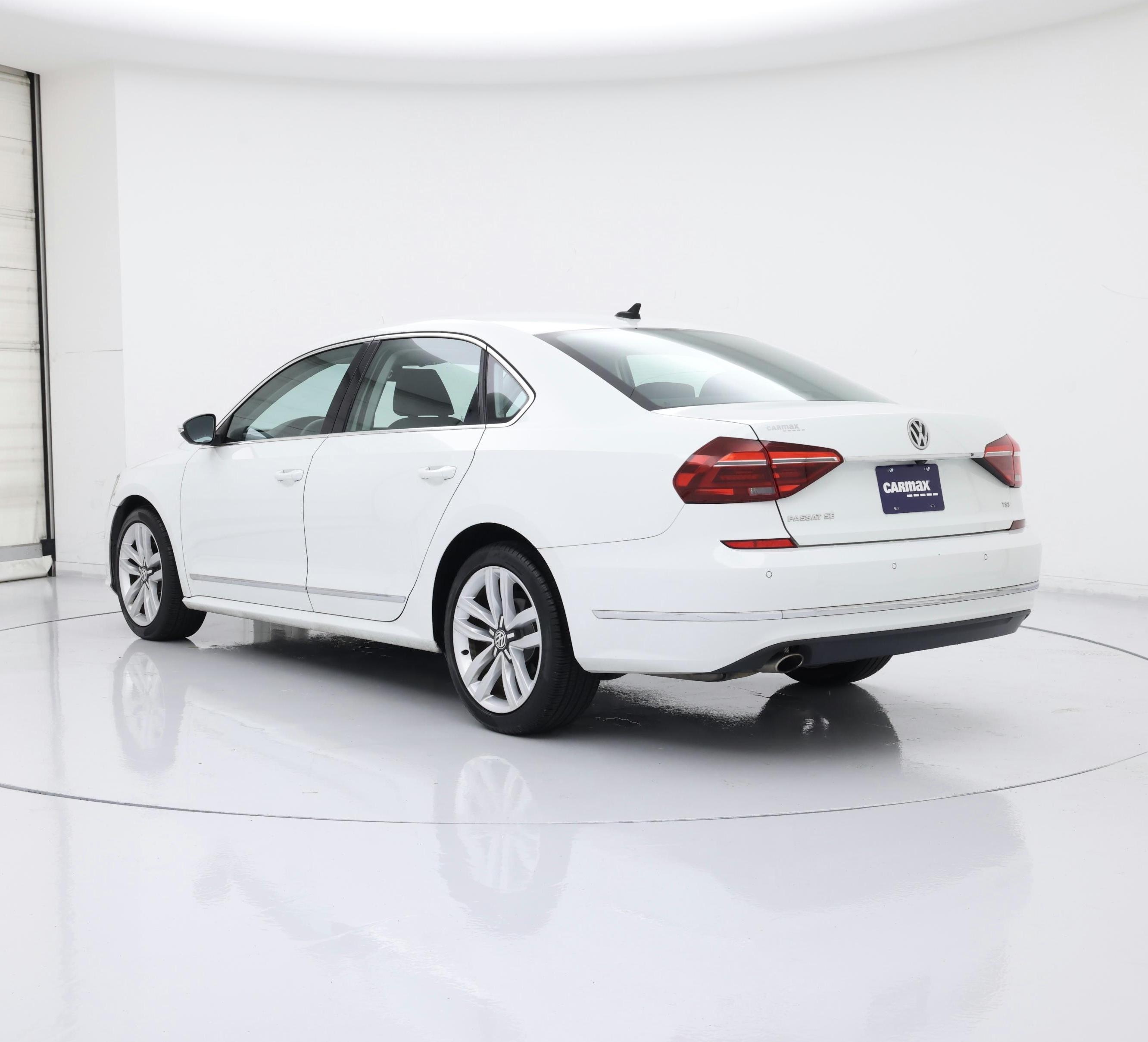 Thumbnail: 2017 Volkswagen Passat - 2