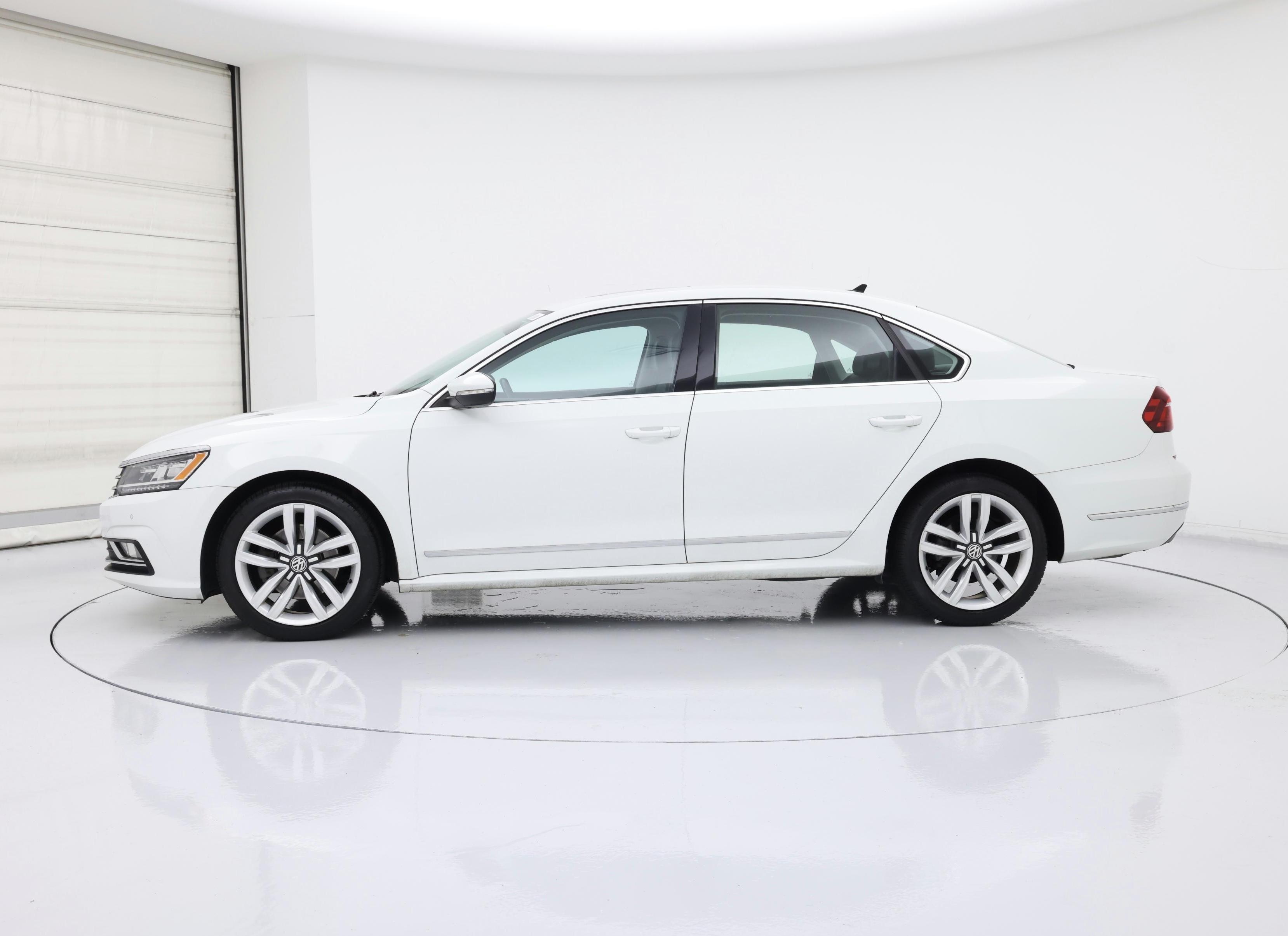 Thumbnail: 2017 Volkswagen Passat - 3