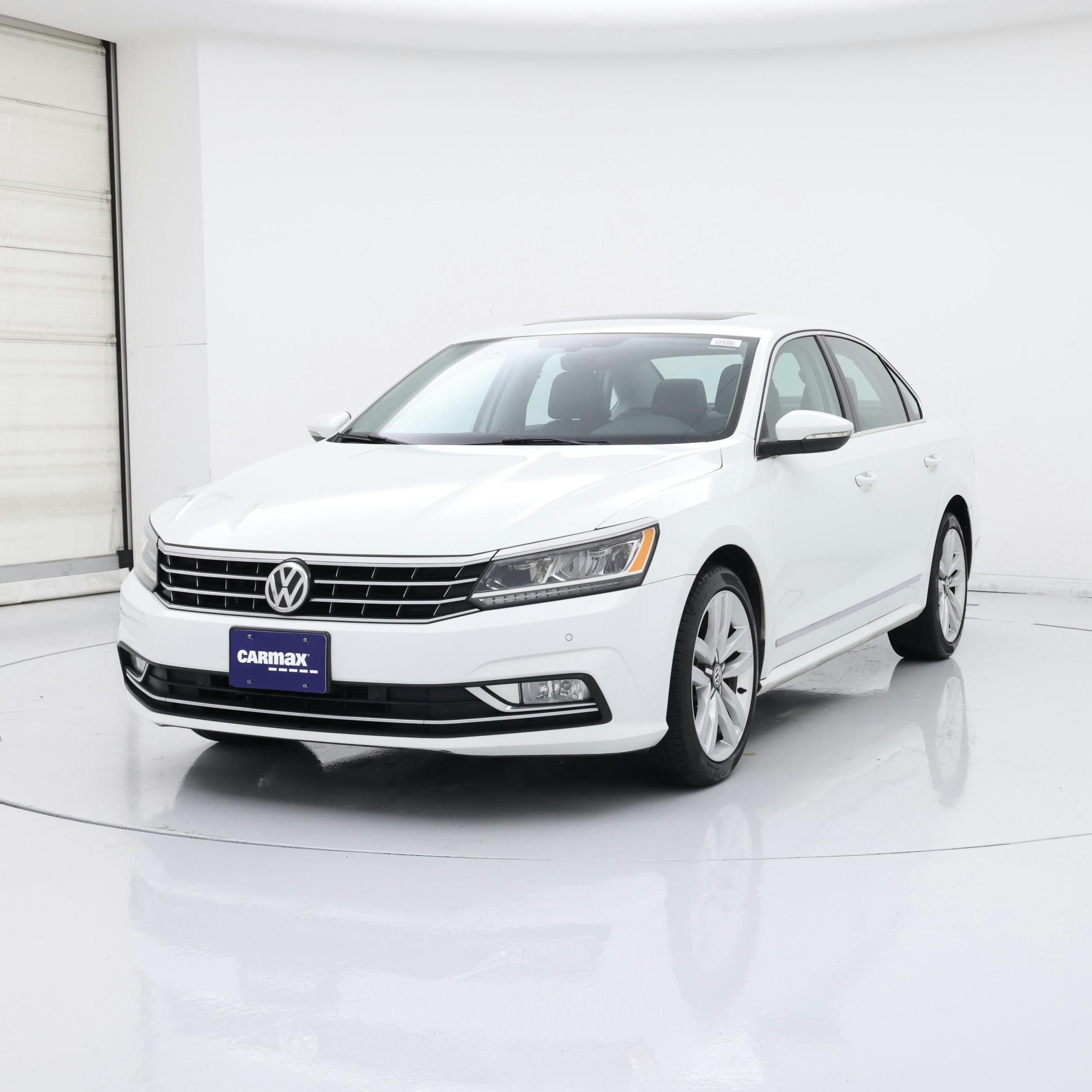 Thumbnail: 2017 Volkswagen Passat - 4
