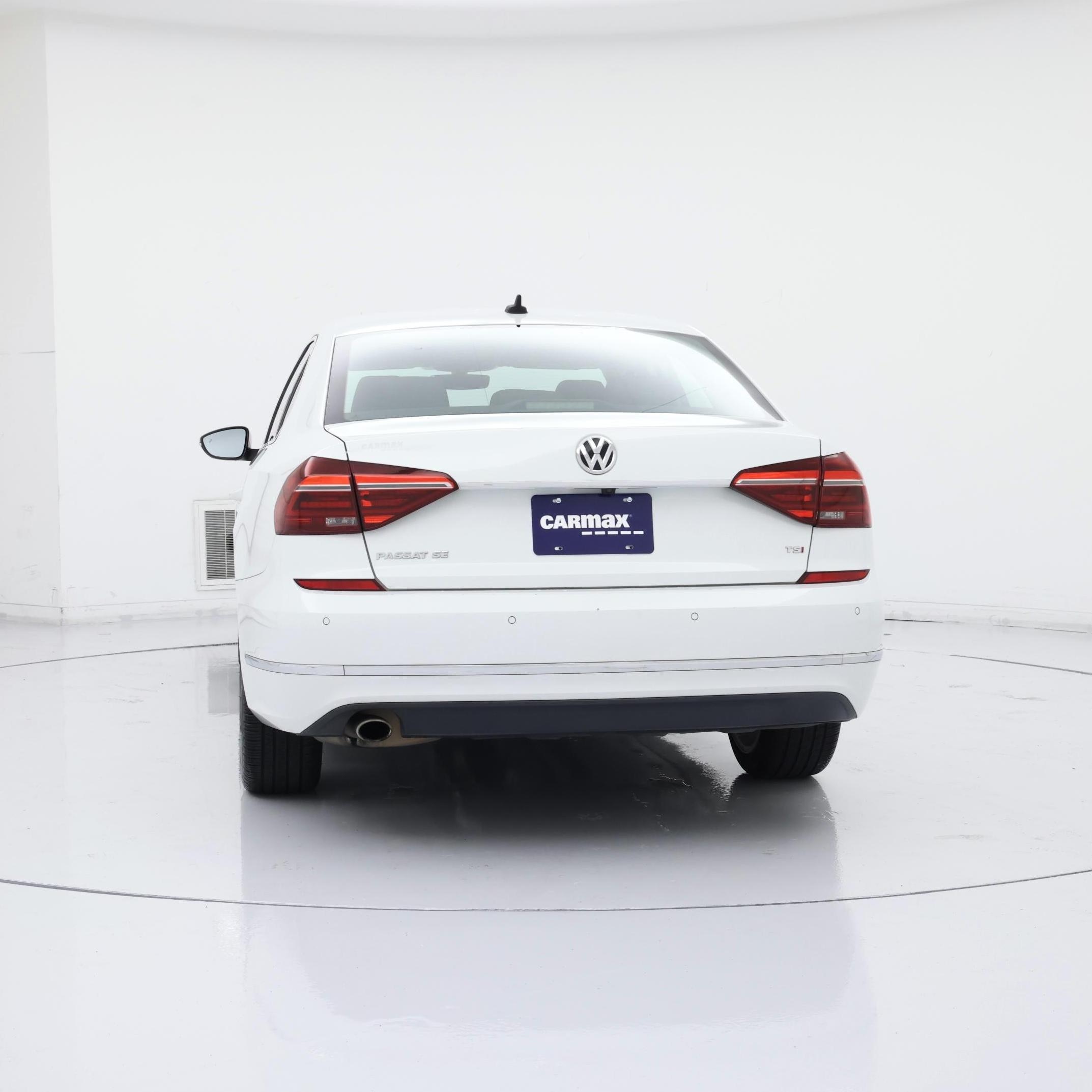 Thumbnail: 2017 Volkswagen Passat - 6