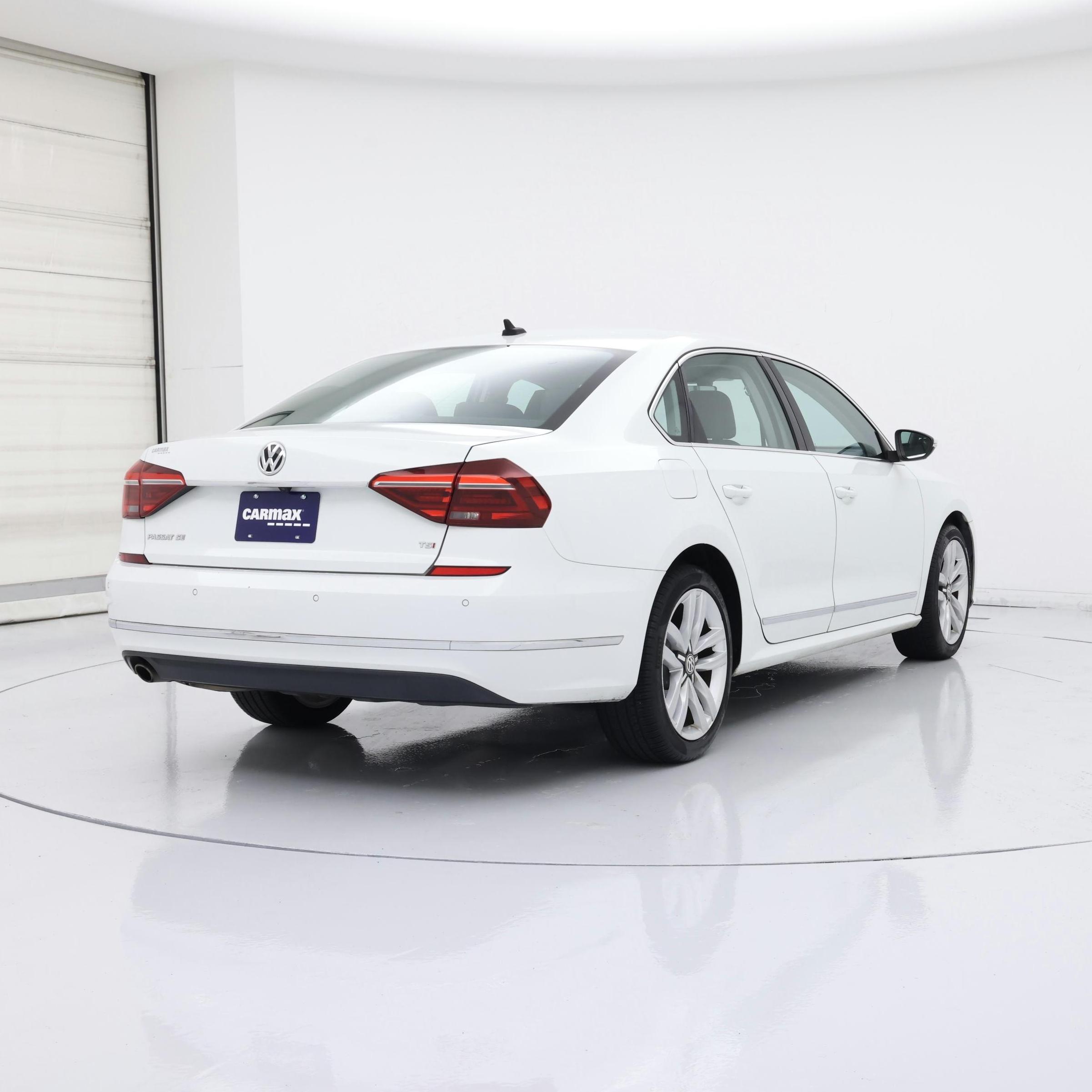 Thumbnail: 2017 Volkswagen Passat - 8